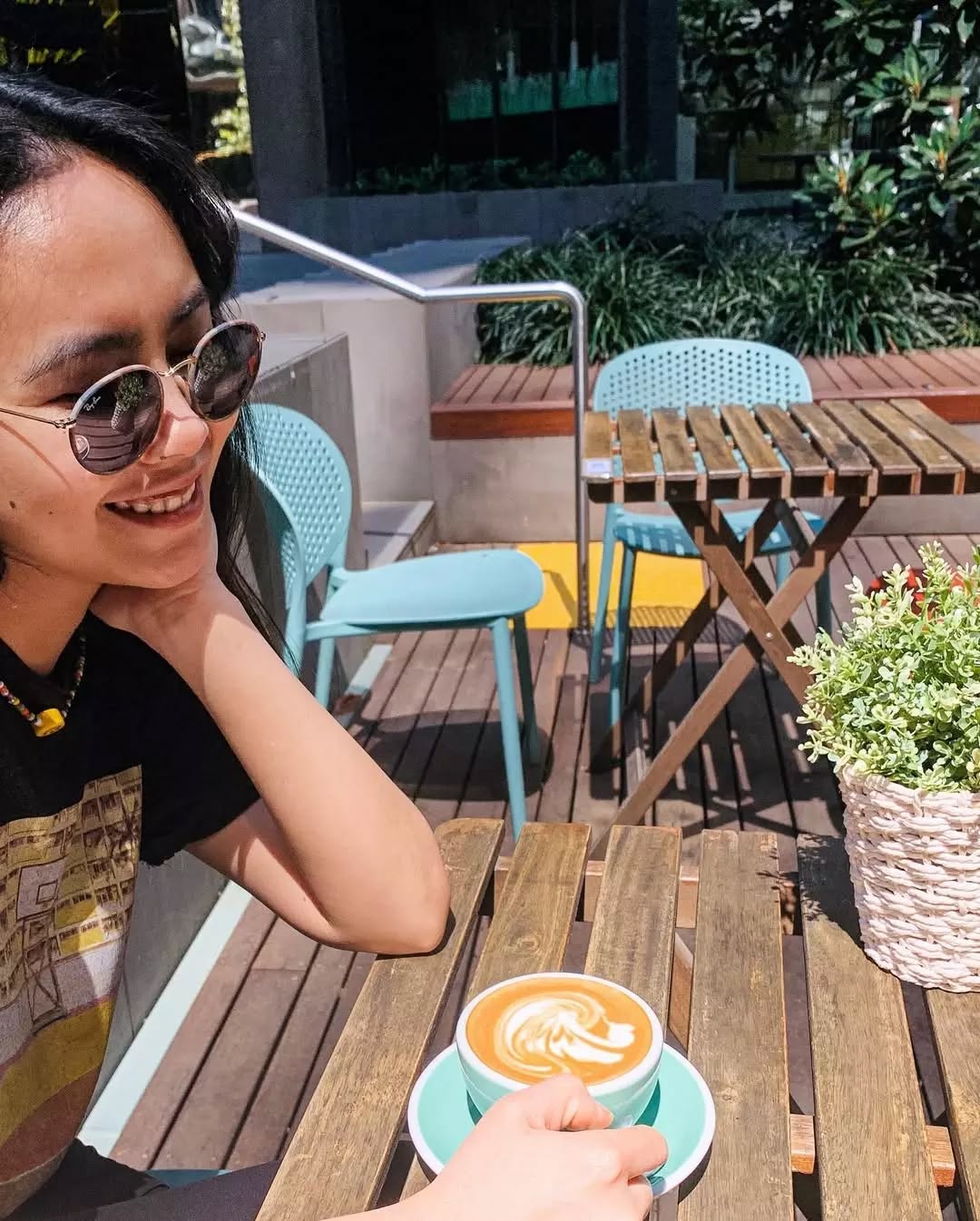 City wandering? Start it with a coffee from Pok Pok Junior! ☕🌆
Tucked into St James, it’s the perfect little stop for a caffeine moment before the day pulls you in ten different directions. Take a beat, sip slow, then head back out into the CBD ready and refuelled.
Book your table via the link in bio!
#ThaiFoodMelbourne #AsianStreetFood #PokPokJunior #MelbourneCBD #MelbourneLunch