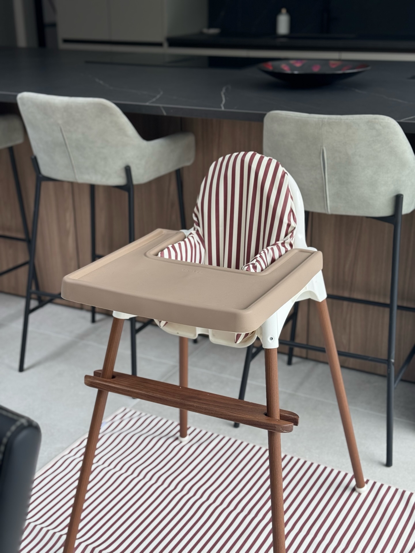 Highchair set up of dreams. Introducing “cashmere” our newest addition to the full cover placemat collection 🤎