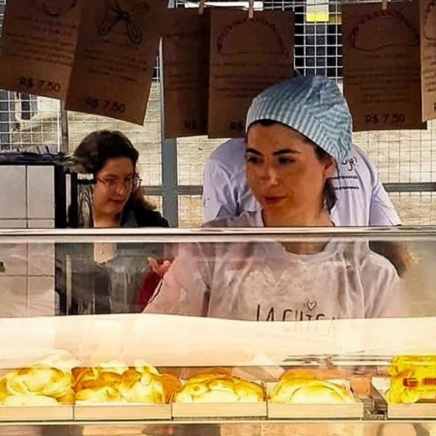 Antes de tudo,
teve isso aqui.
🧡
#tbt #lachicaempanadas #lachicaempanadasartesanais #feiracriativa #feitoamao
