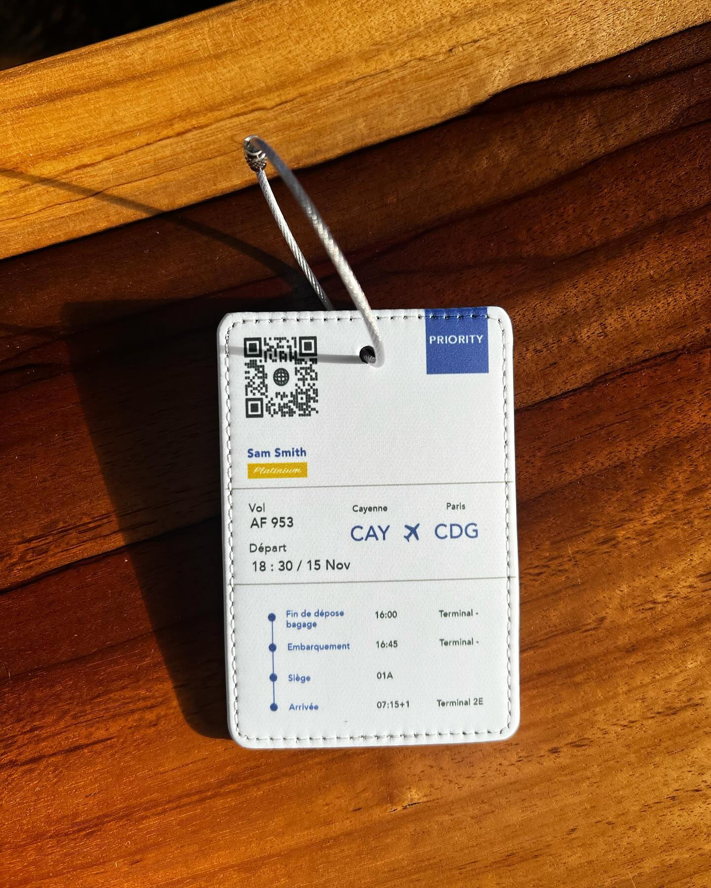 Idée originale pour les voyageurs, l'étiquette à bagage façon carte d'embarquement 😁 CAYENNE ✈️ PARIS
.
.
Venez découvrir le reste de la gamme sur le site www.labelguyaneshop.com
.
.
#guyane #guyanefrancaise #etiquette #etiquetteabagage #avion #voyage
#produitsartisanaux #artisanat #carteembarquement #entrepriselocale #yana #cadeau #cayenne #labelguyane #kourou #labelguyane #labelguyaneshop