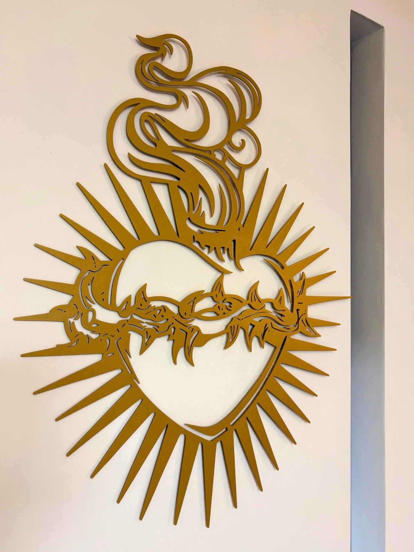 L’oro è il dettaglio che fa la differenza. ✨
#bewall #homestyle #homedesign