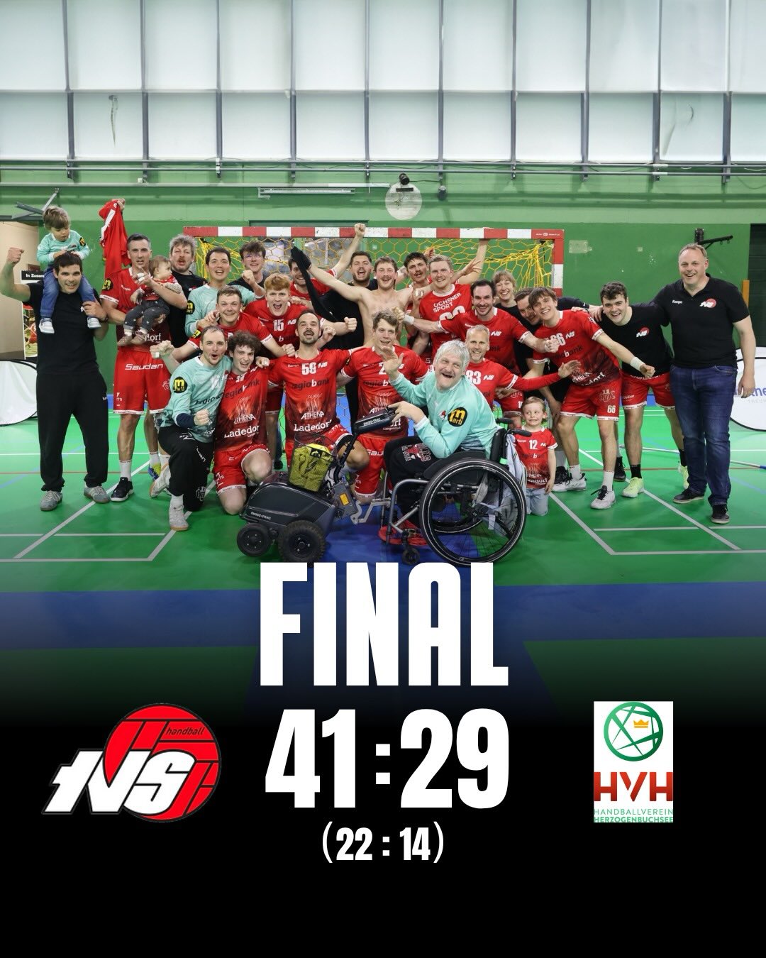 🤾🏻♂️Kantersieg zum Heimabschluss! ⚪🔴
Der TV Solothurn gewinnt vergangenen Sonntag das Derby gegen Handball Oberaargau klar mit 41:29 (22:14) und verabschiedet sich mit einer starken Leistung vom Heimpublikum im CIS. 🔥
Von Beginn weg übernahm der TVS das Spieldiktat und setzte sich mit viel Tempo und Effizienz früh ab. Bereits zur Pause war beim Stand von 22:14 eine Vorentscheidung gefallen. Auch in der zweiten Halbzeit liessen die Ambassadoren nichts mehr anbrennen und brachten den Sieg souverän über die Zeit. 💪
❤️ Emotionaler Abschied im CIS:
Für Thierry Sallin, Simon Pfeuti, Marco Strähl und Tim Oosterveld (vorläufig) war es das letzte Heimspiel im TVS-Dress – ein gelungener Abschluss vor eigenem Publikum.
🏅 Bestplayer präsentiert vom @seilparkbalmberg:
TV Solothurn: Thierry Sallin
Handball Oberaargau: Lars Moser
➡️ Ausblick:
Zum Saisonabschluss wartet kommenden Samstag das nächste Derby – auswärts gegen den HS Biel.
👉 Der gesamte Spielbericht auf unserer Webseite (Link in der Bio)