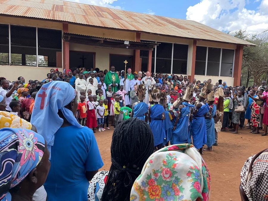 A Sunday at St.Peter’s Kajuki: the bishop to the UK Armed Forces celebrated two masses. The first at St. Peter’s parish church. A lovely picture of Tysy, with brittle bone disease and doing amazingly at St. Peter’s primary under our sponsorship. A nice snap of a post mass gathering! Umoja wa maiombe- together in prayer 🙏