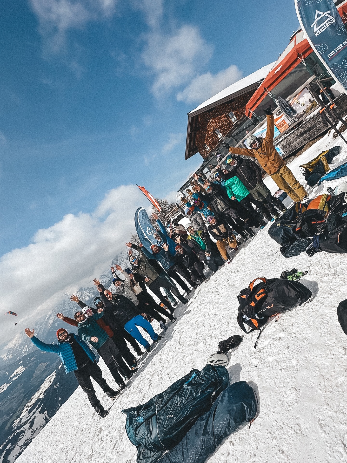 FIRST EVENT OF THE SEASON IS IN THE BOOKS 🔥
We kicked 2026 off with a Community Hike&Fly in Werfenweng, Austria @bergbahnen_werfenweng 🏔️
Fresh snow, fresh season but the same vibe - pure WANDERBIRD spirit 🥰🌀
Thanks to everyone who showed up and made the day that beautiful. We can’t wait to run the WANDERBIRD Trophy here at @bergbahnen_werfenweng in August 😍🤩
—> registration is possible via the link in our bio
#wanderbird #hikeandfly #paragliding #werfenweng #findyourpath