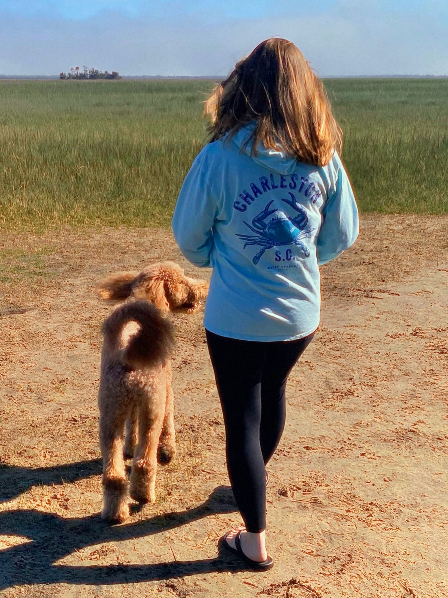 Nothing like a morning walk with our very own marsh dog, Rocky.
Wearing our popular Water Creature Blue Crab Etching hoodie only at Charleston Apparel.
Check link in our bio❗️#charlestonsc #mountpleasant