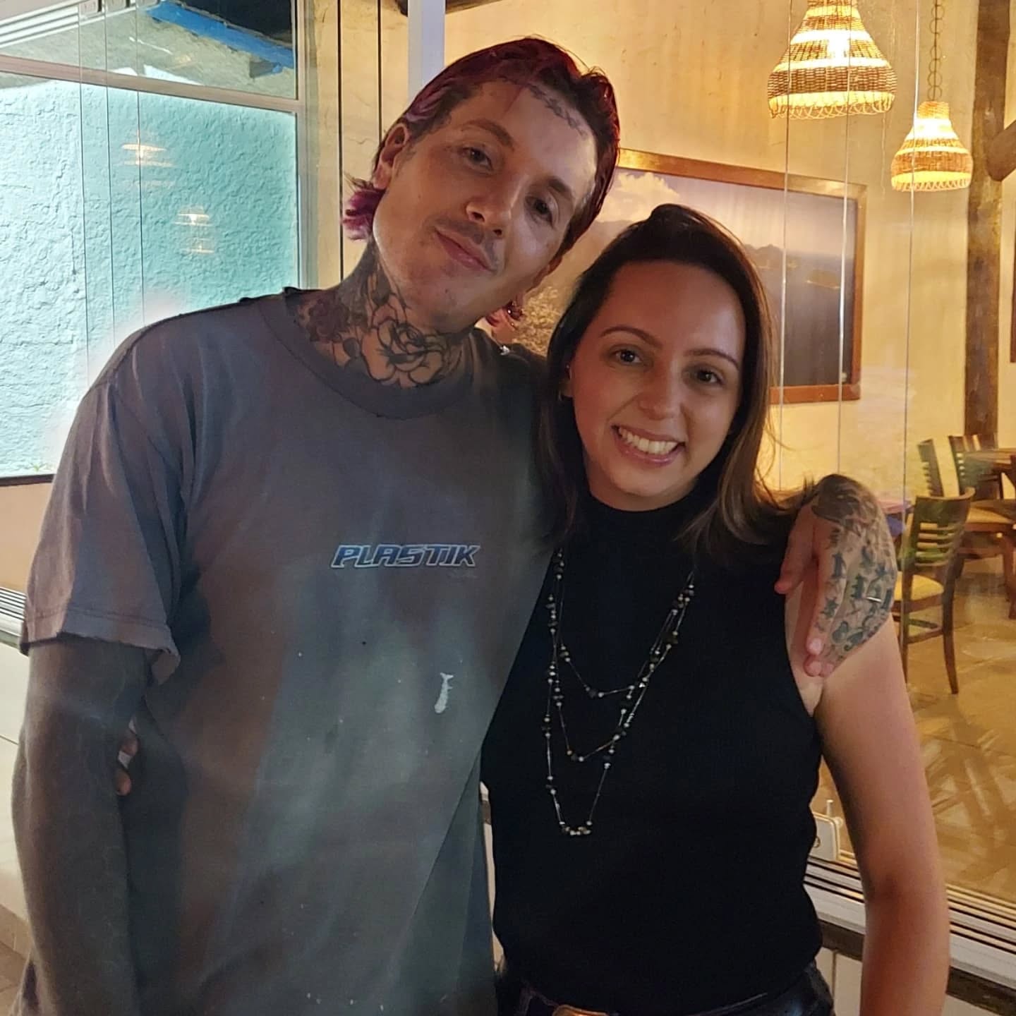 Ainda sobre o show de sábado: foi incrível!
Ter a oportunidade de ver bandas incríveis e que tem meu coração todinho como @motionlessinwhite e @bringmethehorizon e ainda poder reencontrar pessoas especiais! 🤘
Te amo, Oli! ❤️ @olobersykes
Te amo, Chris ❤️ @chrismotionless
Foi um excelente presente de aniversário!!!!!!
#bringmethehorizon #motionlessinwhite #spiritbox