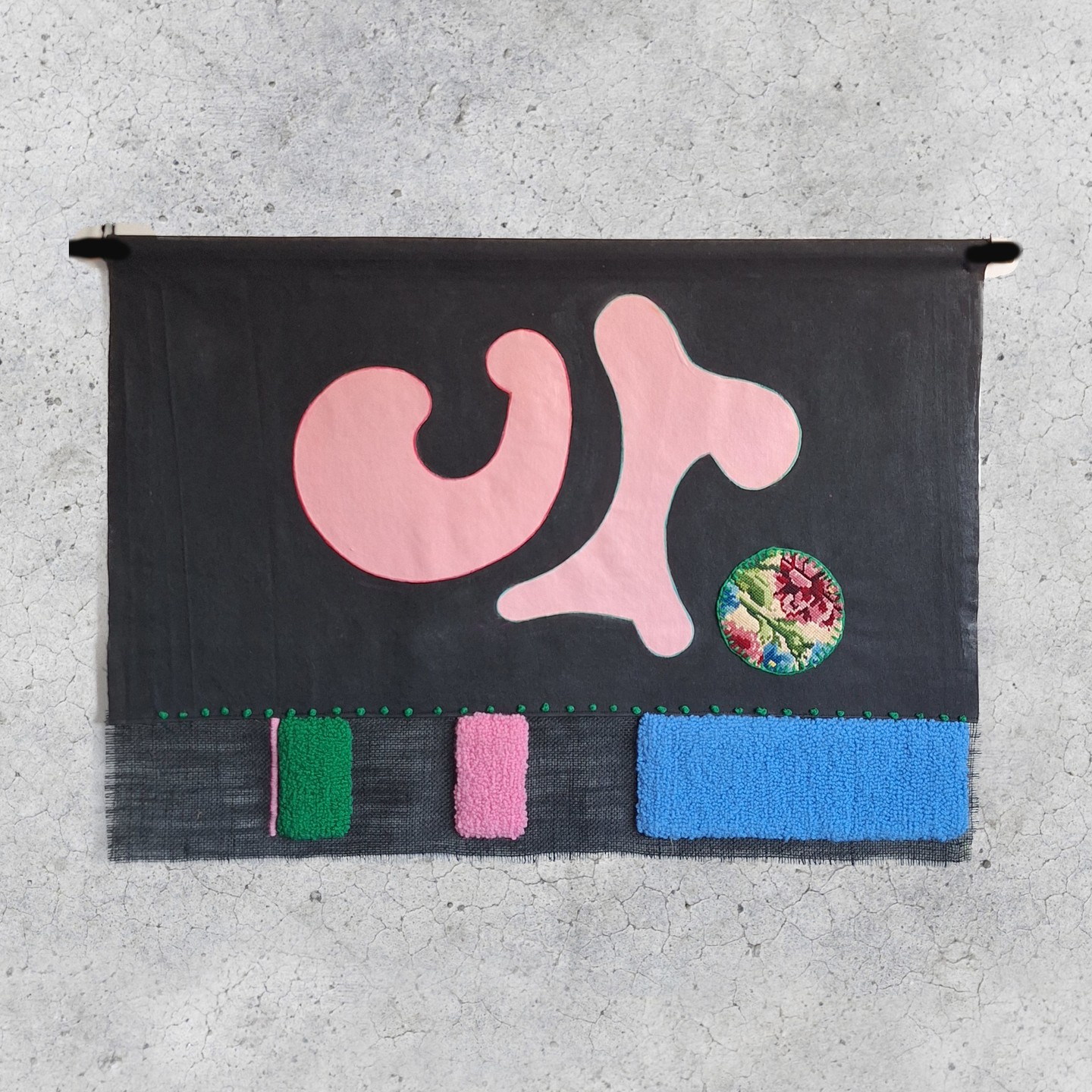 New!
50x70 cm
Painting,embrodery,tufting
#newpainting #textil #embroderyart
#comtemporaryart #contemporarypainter #kunstgalerie #violenceagainstwomen #femaleartist #künstlerin #textileartist #textileart #occitanie #embroiderydesign #embroiderycontemporary#adymontpellier #pfaffcreative