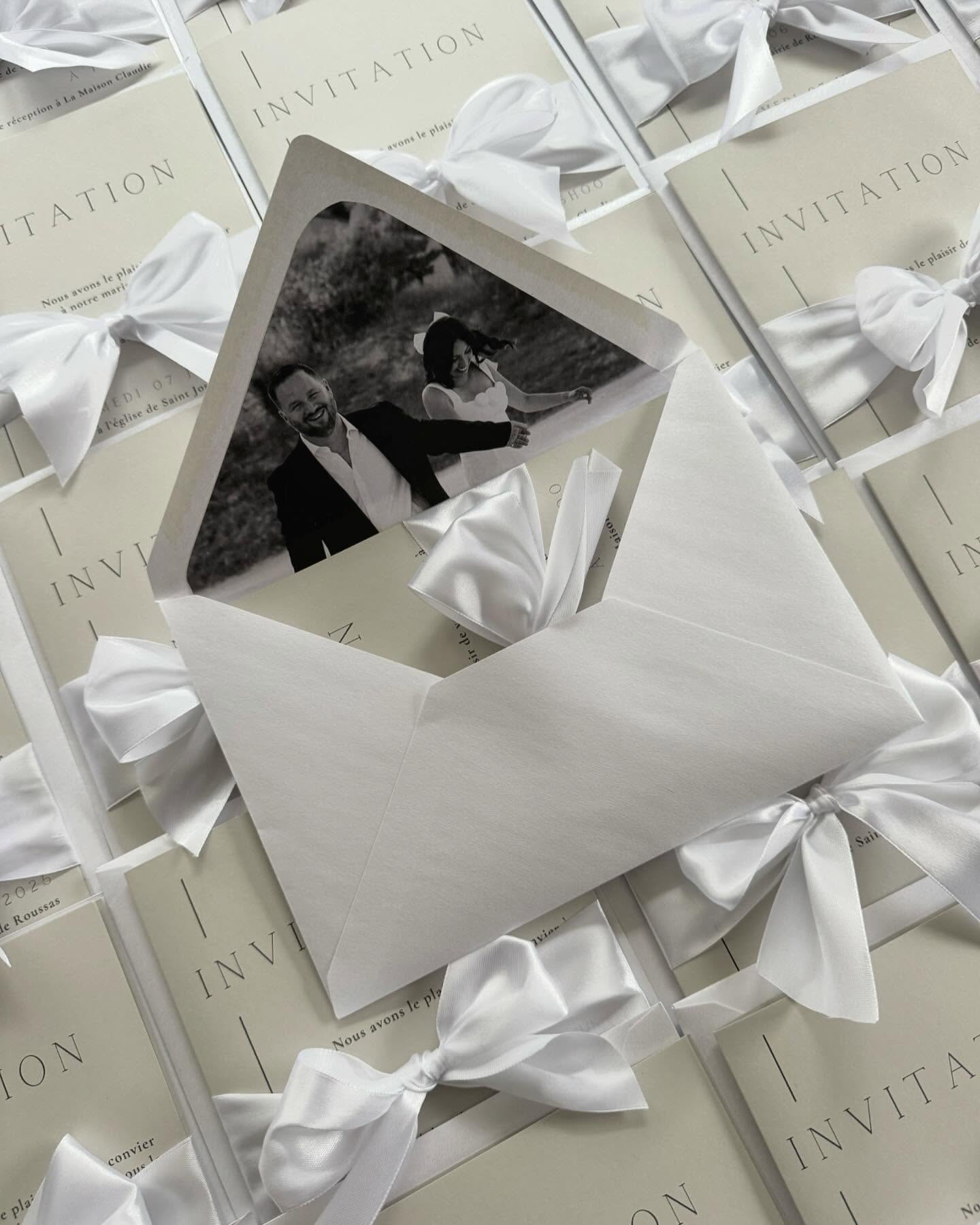 💍✨
#fairepartmariage #fairepart #papeterie #stationery #weeding2025 #brides #bridetobe #bride2025 #wedinspo #inspirationmariage #madeinbzh