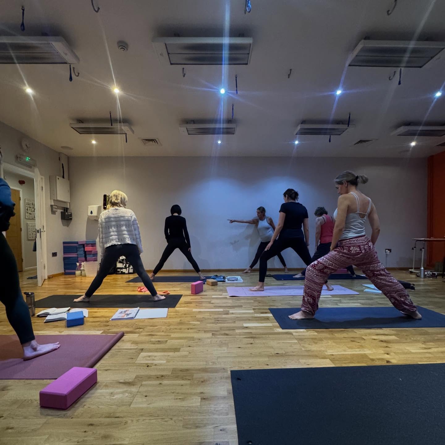 2026 Spring 💐 Yoga Teacher Training ~ Day 1
Studio owner and senior teacher @paulajahlberg led students through a deep dive into “the seat of asana” ..
#yoga#yogateacherlife#yogateachers#yogateachertrainingcourse