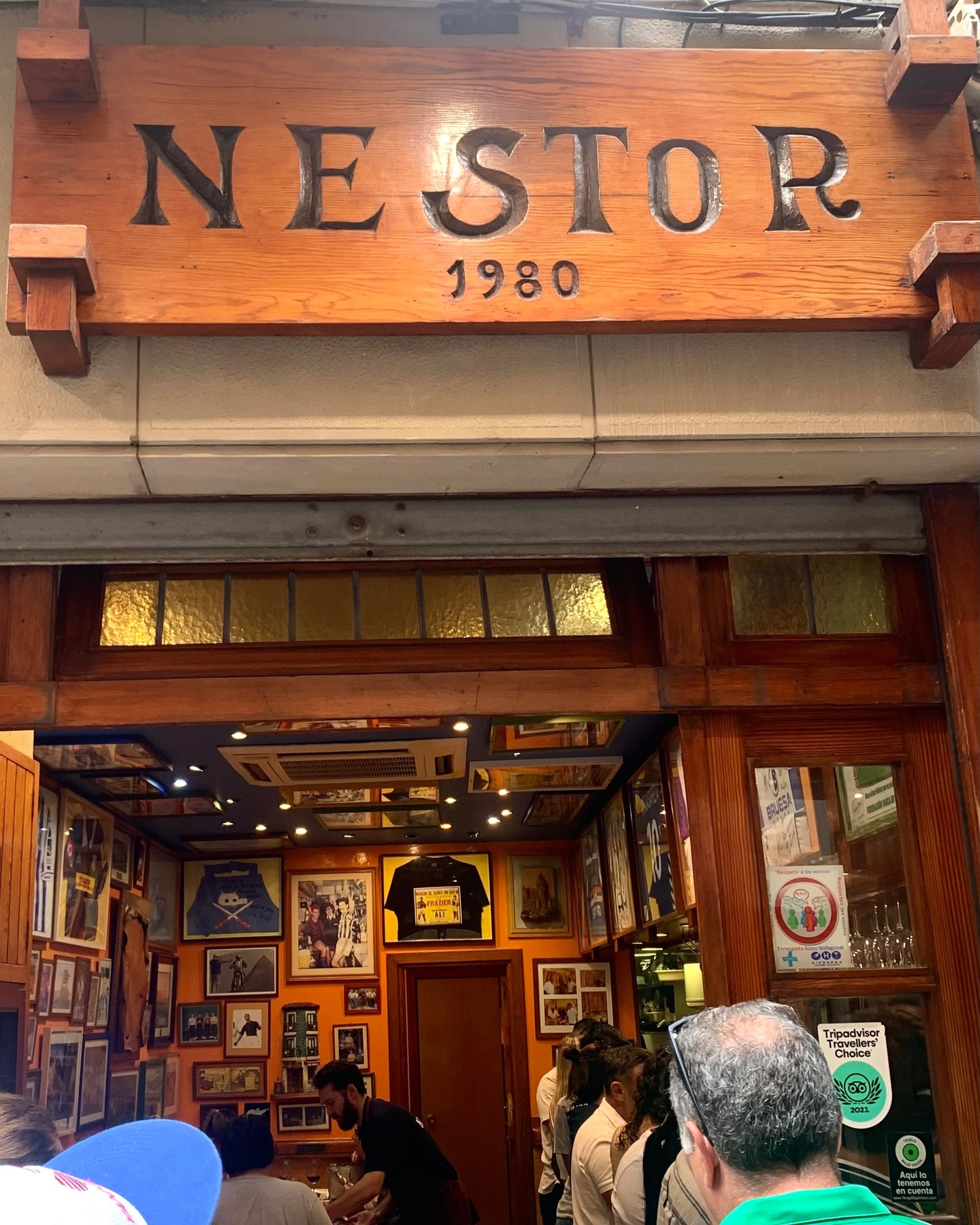 #sansebastian #paysbasque #nestor Please go to Nestor and try its legendary steak rigorously with tomatoes and pimiento del padron #pimientosdepadron #tomatoes