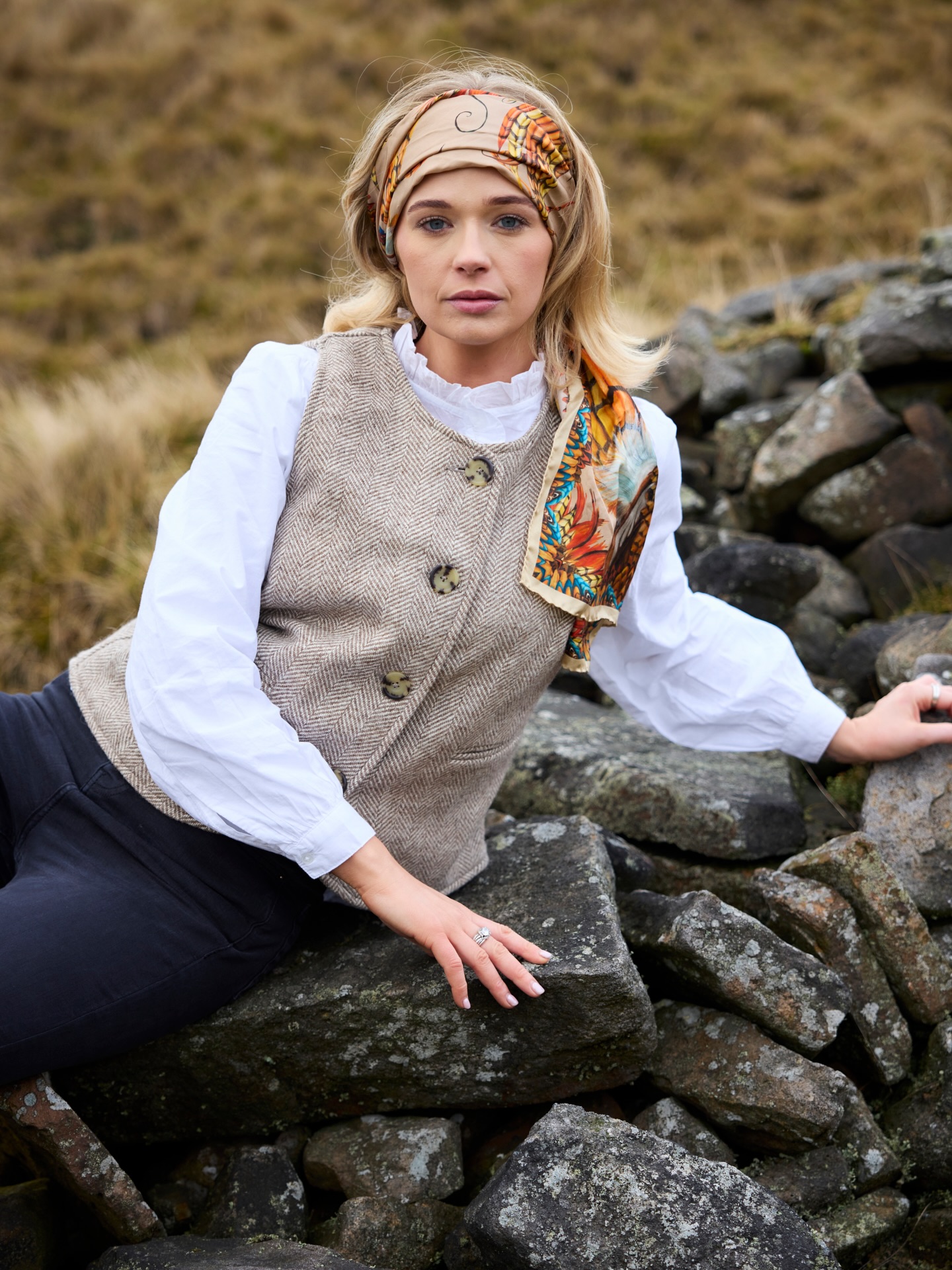Can’t resist showing you all a little more from this fab shoot with @clofold a British Woollen brand newly launched, can’t wait to see what this fashion company does next.
Model @hxn_smith
Scarf by @clarehaggas
#brandphotography #fashionphotography #yorkshirephotographer #lancashirephotographer #countryfashion