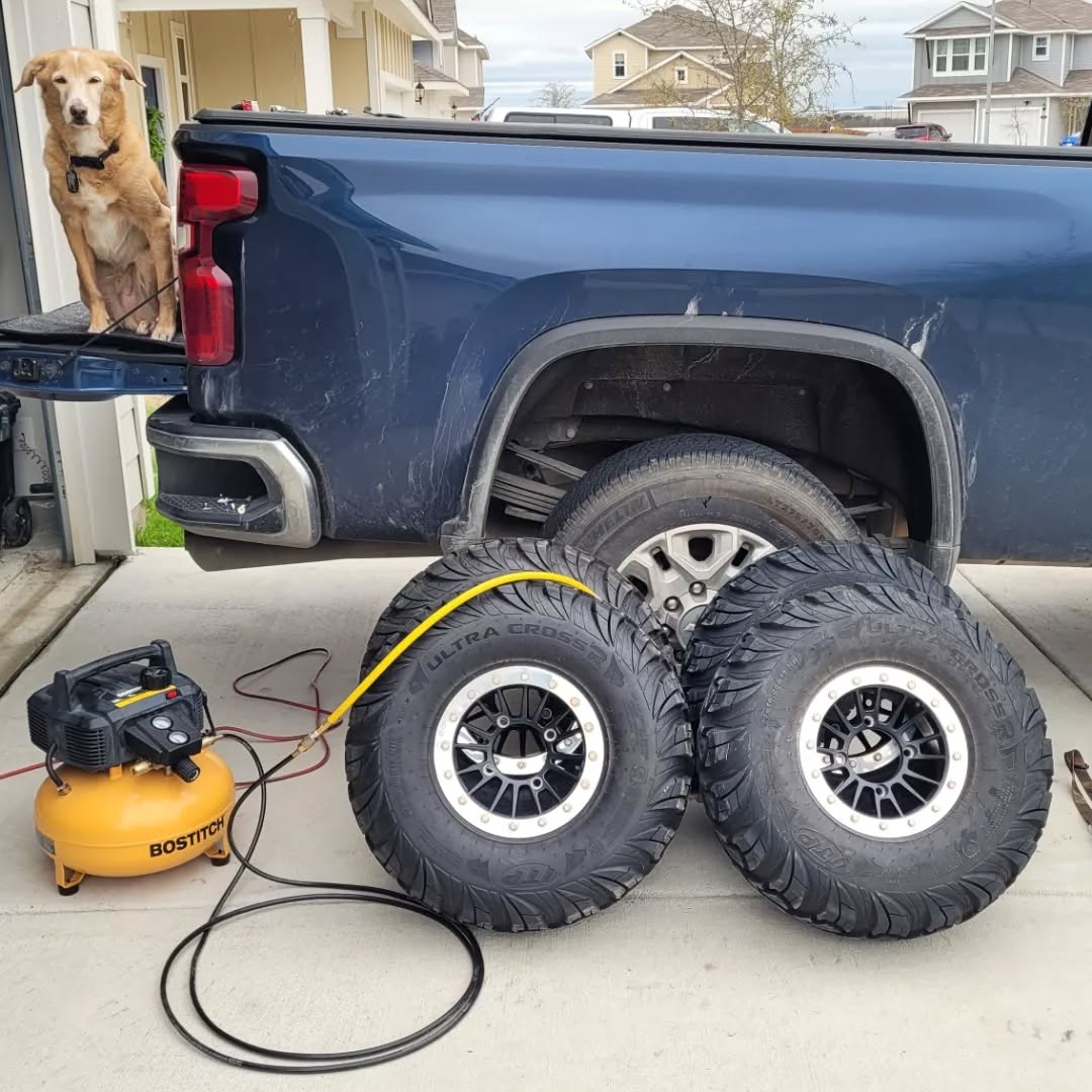 All patched up with fresh, longer/easier to reach, valve stems and remounted. She's back on her own feet! @itptireswheels makes a hell of a tire. Over 500+ race miles (not to mention the testing, practice & pre-running), just rotate (F/R) and keep running them.
Also, Buck provided the adult supervision.