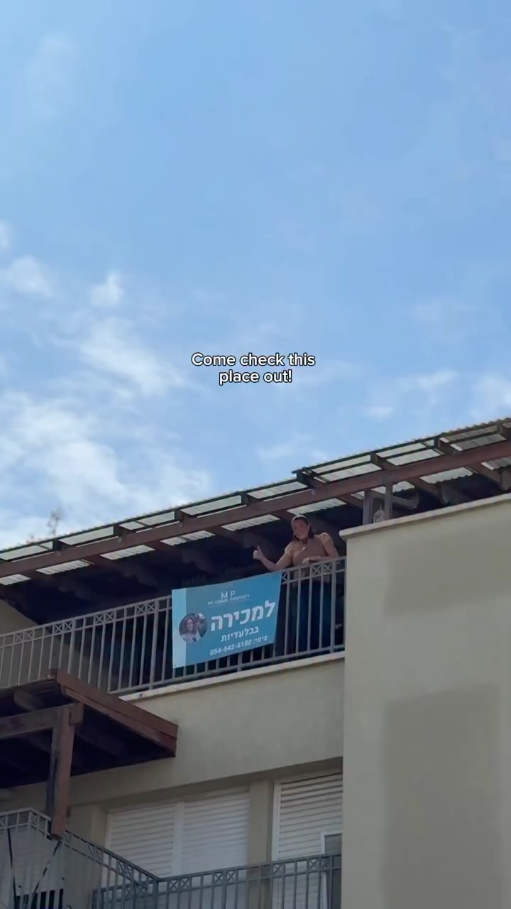 Welcome to the treehouse 🌴🌳
Asking Price: 2,400,000 ₪
This 3rd penthouse is located in a boutique building (no elevator) in Mul HaYekev. It features 3 bedrooms and 98.4 sqm of interior space with an incredible 68.5 sqm terrace overlooking the mountains.
Private parking
Ground floor storage room
Playground next door
This is a rare opportunity in one of Zichron Yaakov’s most desirable neighborhoods.
For more details or to schedule a showing, send us a DM 📩
ציפי הרמן
רישיון תיווך #324515