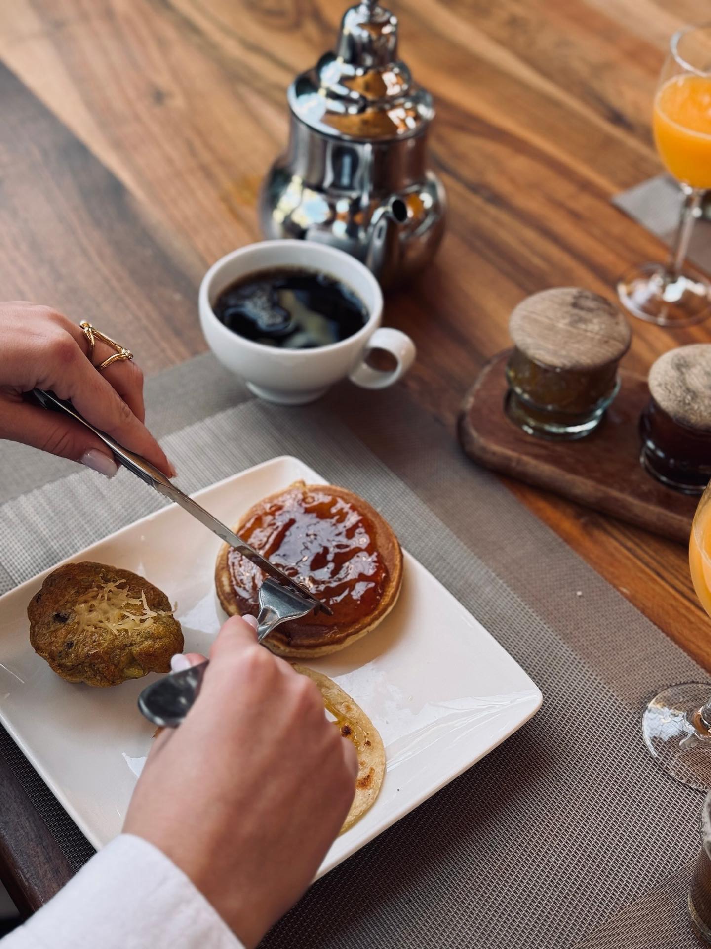 Commencer la journée comme il se doit… 🥞☕
Qui pourrait résister à ce petit plaisir gourmand ?
Start the day the right way… 🥞☕
Who could resist this little gourmet pleasure?
#petitdejeuner #domainedetam #tameslohte #marrakech #morocco