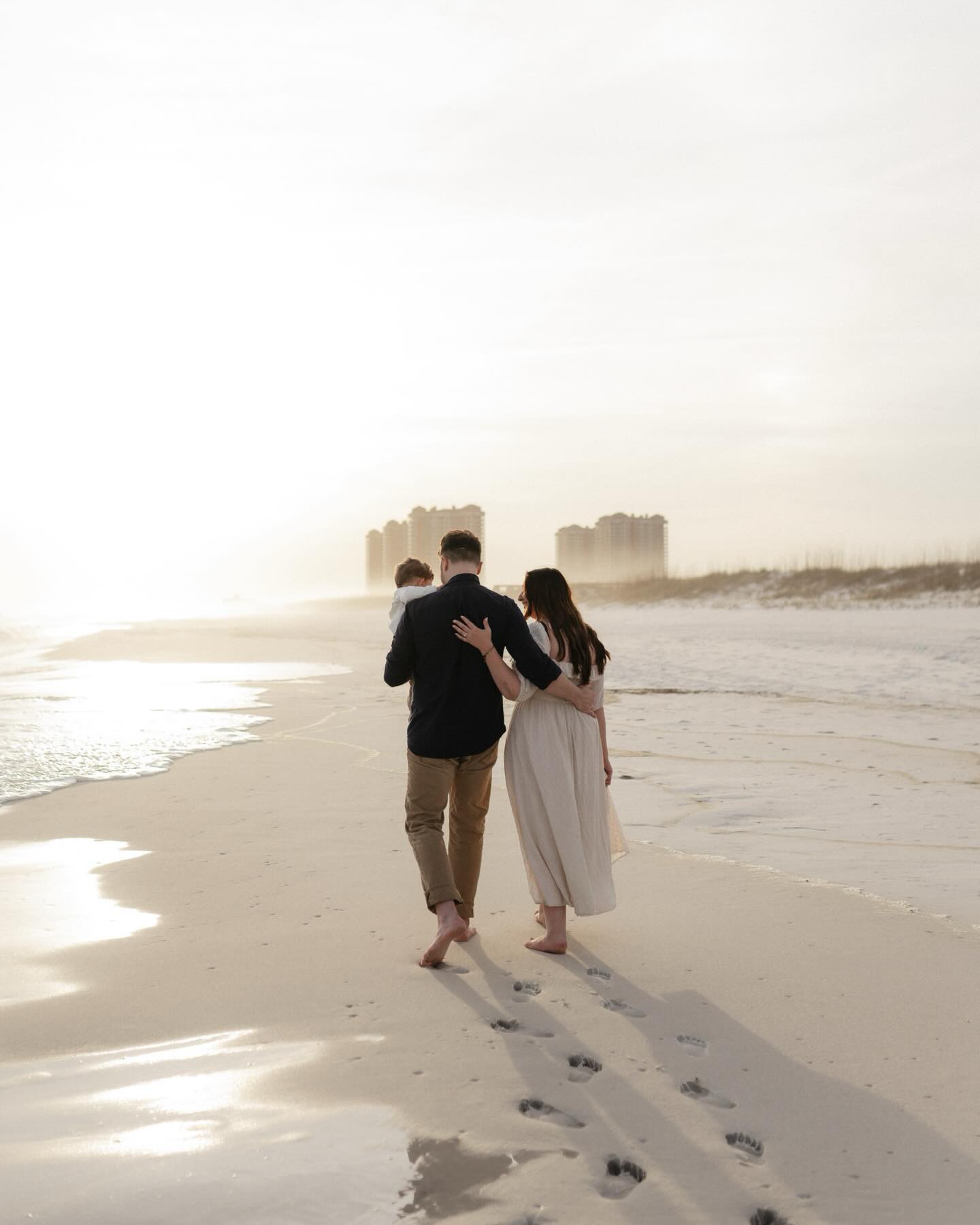f u n … it’s the key ingredient for how I shoot my sessions. because who wants boring??
#photographer #familyphotographer #floridaphotographer #travelphotographer #pensacolabeach