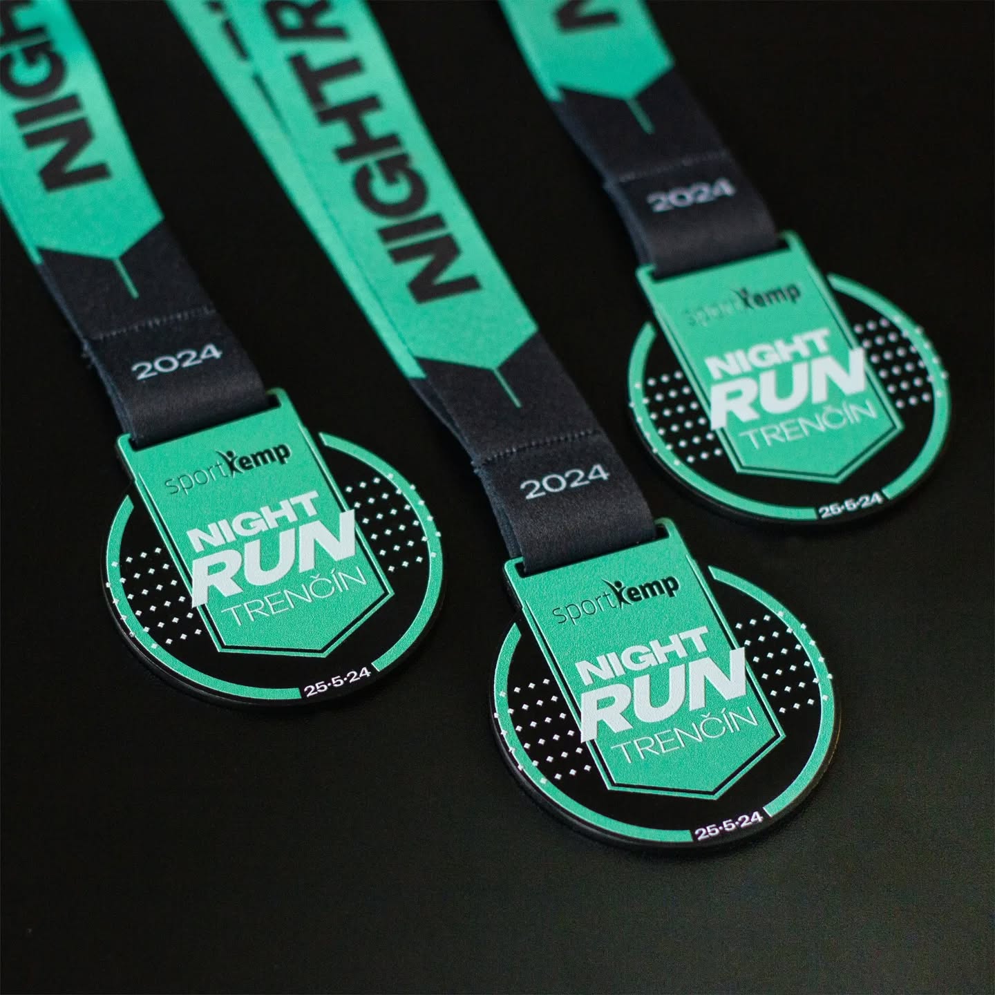 V máji nám to bežalo! 🏃🏃♀️Návrh a zastrešenie výroby medailí pre podujatie #nightruntrencin 🏅 Takéto projekty máme radi! Ak aj vy potrebujete navrhnúť ocenenie pre váš event, neváhajte a napíšte nám.
www.znova.sk
#medals #nightrun #medal #trophy #running #run #znova #znovadesign #art #design #productdesign #trophydesign #medaldesign #trencin #sportkemp #runningmedals #runningmedal