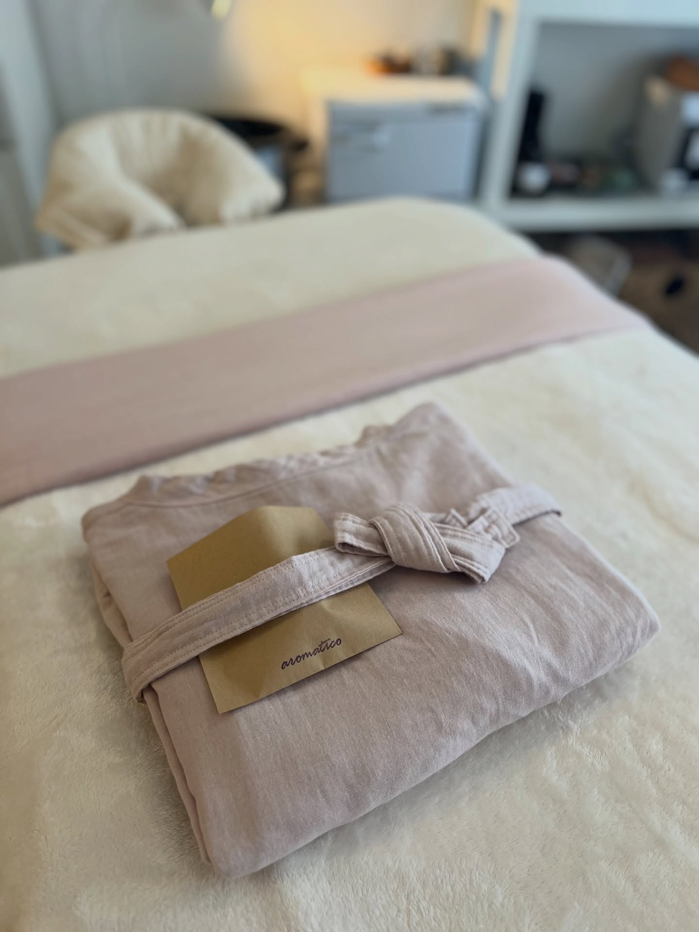 急なできごとがあって、
その数日後に、ここの予約が入れてあったこと、
よかったなって。
.
フットバスに入りながら、お客さまが打ち明けてくださった言葉。
.
救いに思ってもらえたこと。
その言葉に、わたしこそ、救われる思いです。