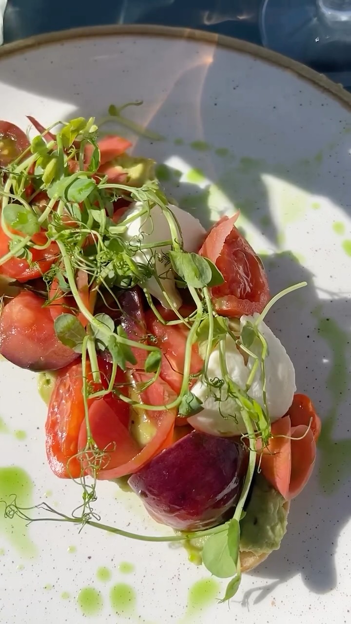 New dishes in our Summer menu that we insist you try next time you pop by @therookerycafe , @theskylarkcafe , @bishopsparkteahouse , or @paddenswickteagardens
Crushed Avocado on Sourdough Toast 🥑
Pear Cous Cous Tabouli Salad 🥗
Shakshuka on Toast 🍅
Kashmiri Chicken Bun 🥯
#summermenu #londoncafes