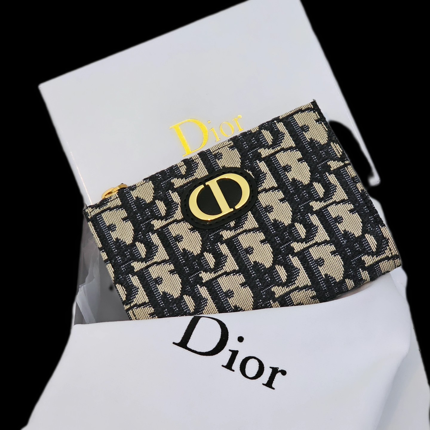 Women's Christian Dior 30 Montaigne Dahlia Wallet
Condition: New
Including: Dior Box, Dustbag
Retail: $758.00
Wright Way Wear: DM For Price