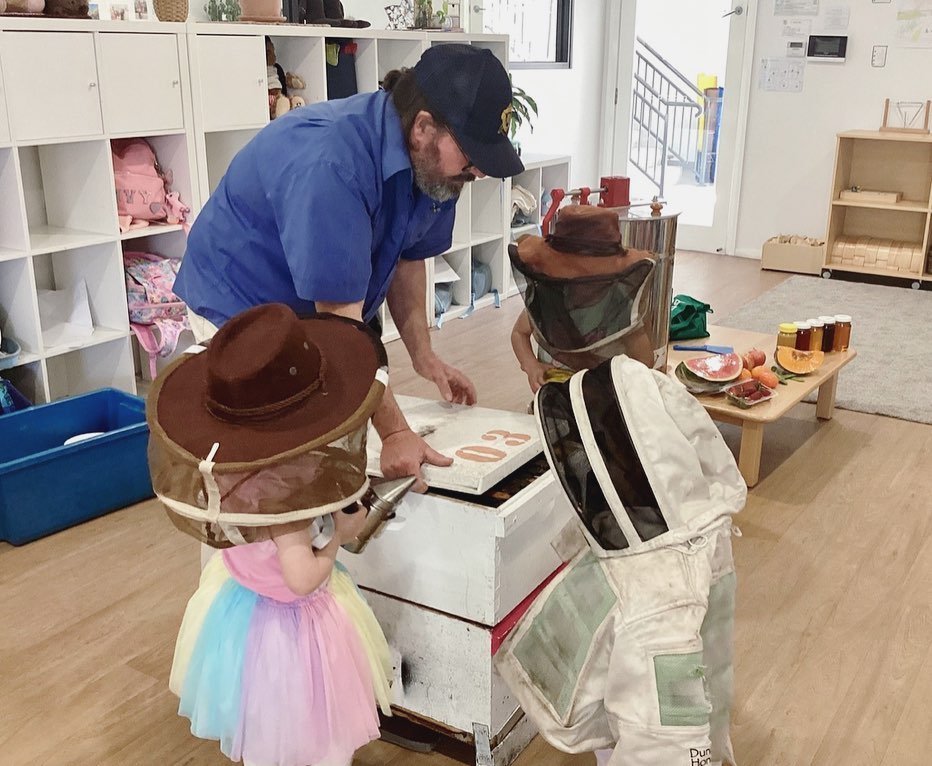 Recently, we had a special visit from Duncan the bee man! The children learnt all about bees and their important role in pollination. We dressed up in costume and learned the ‘waggle dance’ and even got to try on bee keeper suits. But most importantly we got to taste delicious, fresh honey. Thank you for the incredible interactive show and for teaching us all about bees, Duncan! 🌸🐝