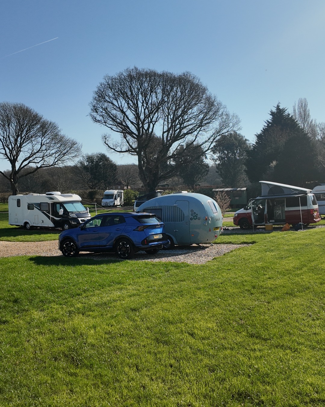 The sun is out, the site is filling up, and the sunbathing has officially started! ☀️😎 Is this summer making an early appearance?
#sunshine #sunbathing #summervibes #campinglife #redshootcampingpark