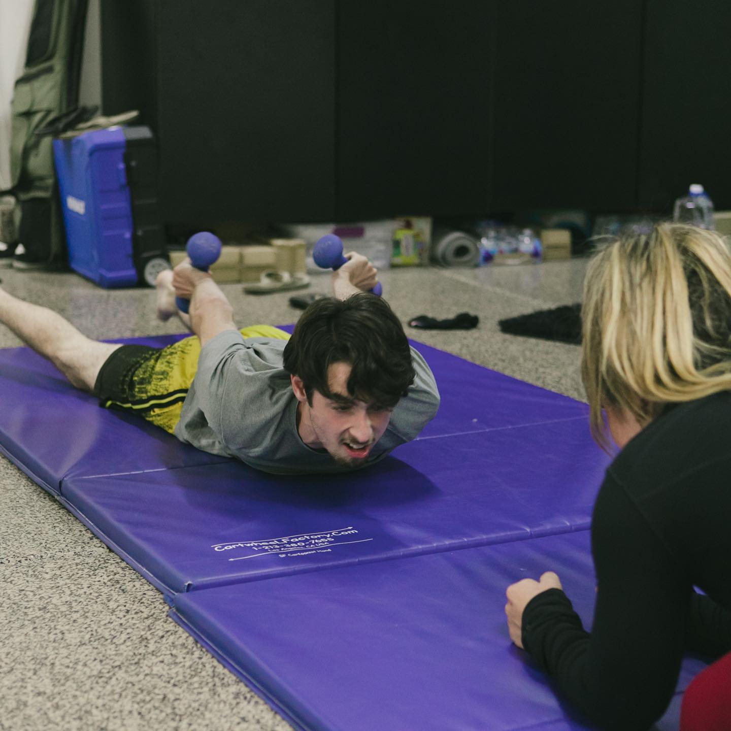 It can be rough to maintain strength with shoulder extension and sacpular retration in our technology driven world.
When this guy got back from college his Mom expressed a change in his posture so we have been really focusing on his posterior chain.
Check out some of these simple garage set ups to hone in on scapular retraction and shoulder extension.
.
.
.
How many times do your arms come behind you in your workouts? 🤔