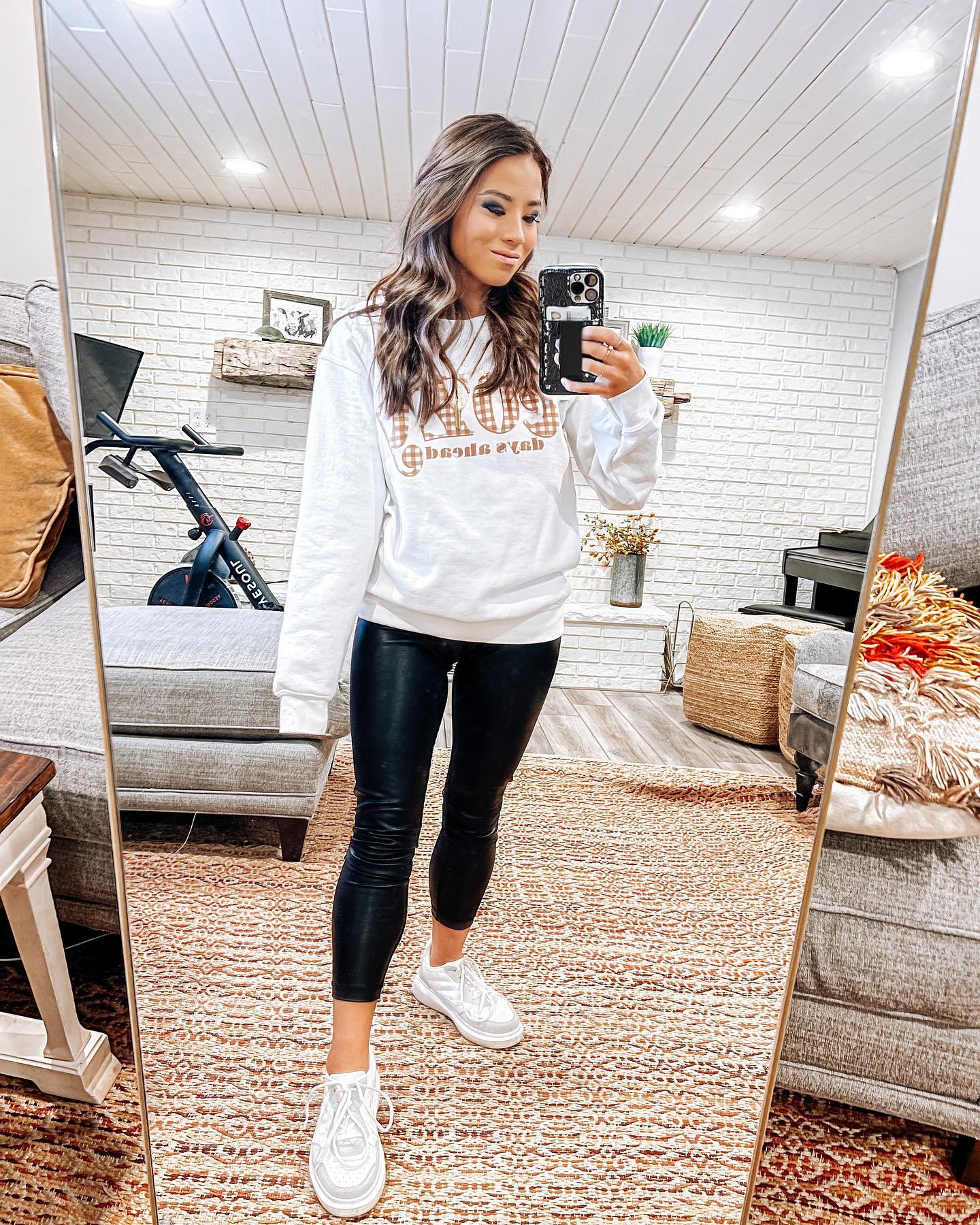 Happy @unitedmonograms Monday kinda post in my favorite crewneck! 🥰🤎
They also have a sale going on their adorable Disney & Travel collections so be sure to check them out &
Use code: ALEONA20 for 20% off sidewide! 🙌🏼 sale is good through Wednesday! 🤩🤎🤍
#makeityours #miy #ootd #ootdfashion #ootdstyle #ootdinspiration #unitedmonograms #love #fashion #fashionstyle #fashionblogger #fashionnova #fashioninspo #petitegirl #petitefashion #petite