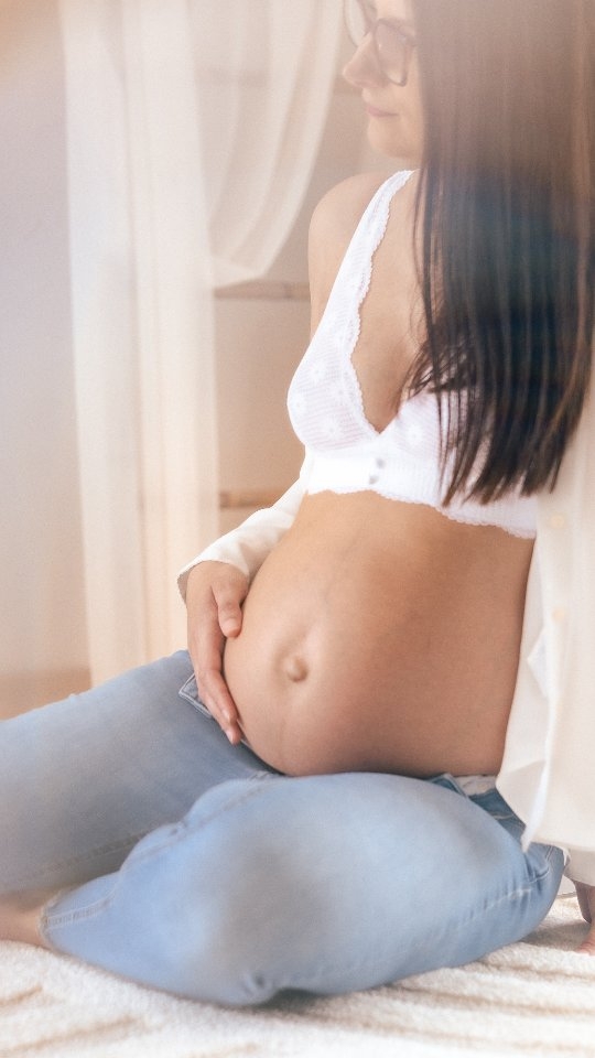 On voit les photos…
Mais derrière, il y a tellement plus ⌛️💪
➡️Il y a les échanges avant, pour vous connaître vraiment.
➡️Il y a le temps passé à imaginer, à préparer, à ressentir.
➡️Il y a le tri, minutieux, de chaque image…
Celles qui racontent, celles qui vibrent, celles qui comptent.
➡️Il y a les heures passées à sublimer sans dénaturer, à garder la justesse, la douceur, l’authenticité.
Mon travail ne s’arrête pas le jour de la séance.
C’est là que votre histoire continue, autrement.
Pour que, des années plus tard,vous puissiez encore ressentir… tout ce que vous avez vécu🫶