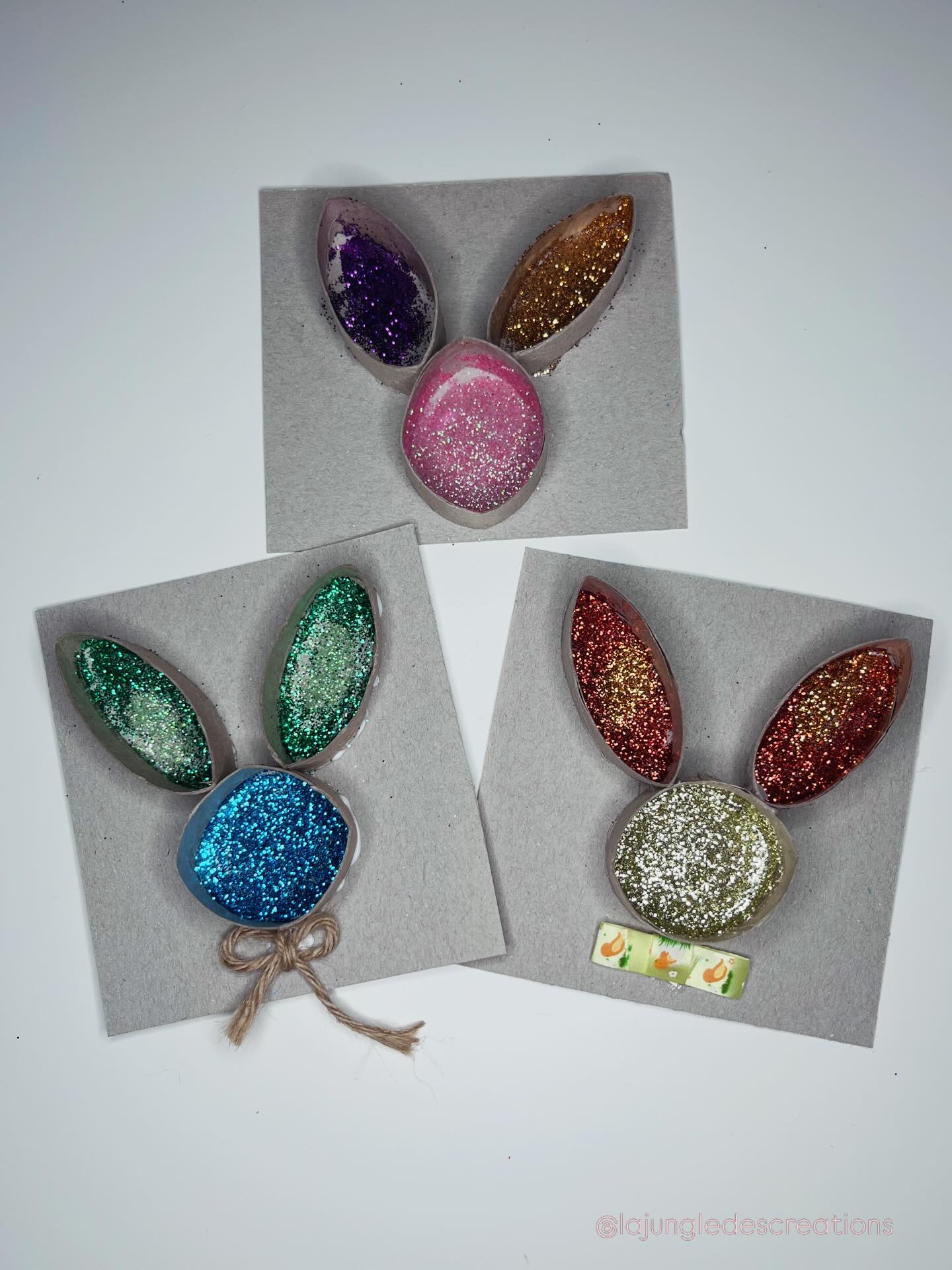 🇬🇧A bunny made from a simple toilet paper roll… 🐰
This is an easy Easter craft — fun and low-prep, turning recycled materials into a beautiful glitter bunny card in relief.
Why you’ll love it?
- Quick to set up
- perfect for small groups or at home
- great for fine motor skills
- full of glitter, which kids absolutely love ✨
👉 Full tutorial on my website (link in bio)
Save for your Easter activities and don’t forget to tag me if you try it with your kids!
—
🇫🇷Un petit lapin est apparu à partir d’un simple rouleau de papier toilette…🐰
Une activité de Pâques facile et rapide à mettre en place, qui transforme du matériel recyclé en une jolie carte lapin en relief, pleine de paillettes.
Pourquoi on adore ?
- rapide à préparer
- parfaite en petit groupe, à l’école, chez une assistante maternelle ou à la maison
- idéale pour travailler la motricité fine
- et surtout pleine de paillettes, ce que les enfants adorent ✨
Un moment simple, créatif, où les petites mains s’activent et les yeux brillent devant le résultat.
👉 Tutoriel complet disponible sur mon site (lien en bio)
N’hésitez pas à enregistrer cette activité pour Pâques et à me taguer si vous réalisez cette activité avec vos enfants !
—
—
#funbudgetplay #eastercrafts #påskdukning #panduro @panduroofficial #pysseltips
—
easter craft for kids | bunny craft | toilet paper roll craft | easter activities for kids | preschool easter activity | recycled craft | diy easter card | easy craft for kids | fine motor skills activity | spring craft for kids | activité pâques enfant | bricolage lapin | activité maternelle pâques | kreativ lek barn | återbruk pyssel | barn aktivitet påsk