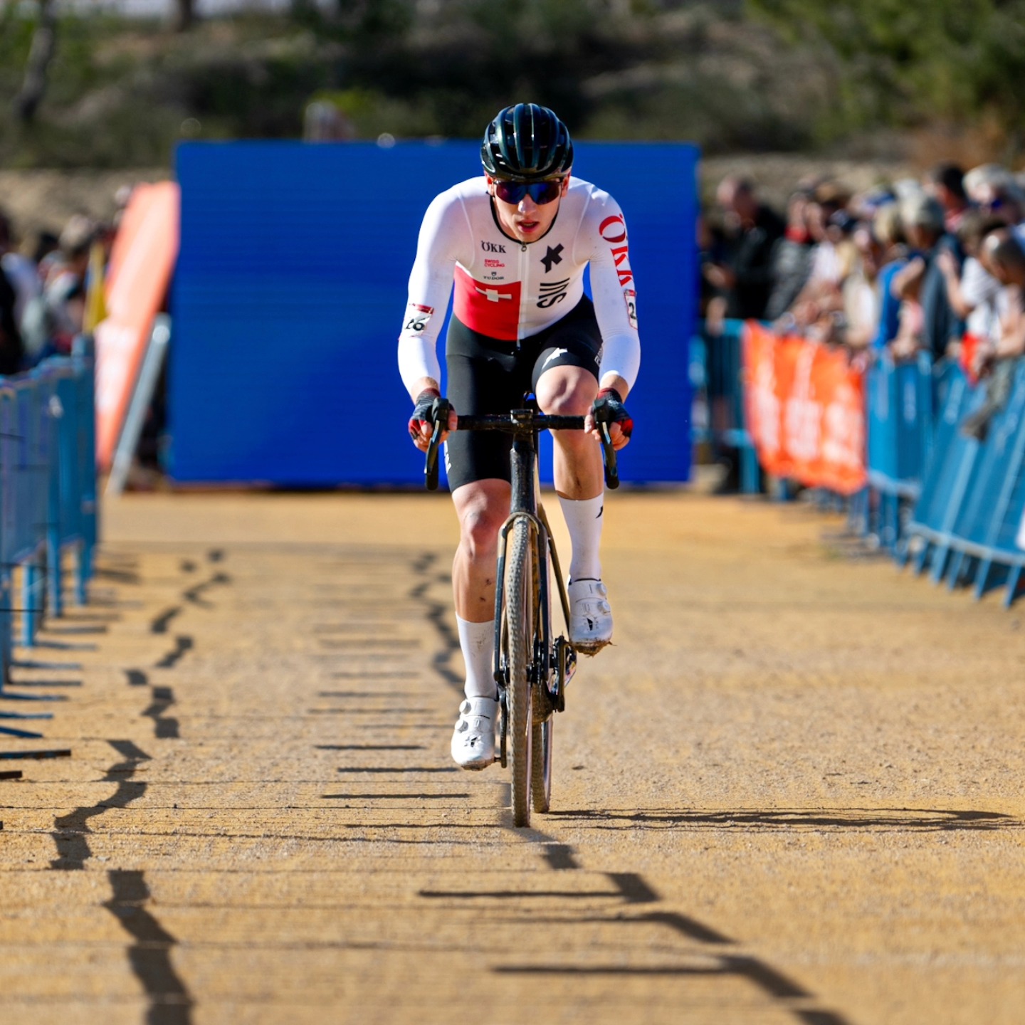 World cup Benidorm 🇪🇦
Still have to train my race gestion on the fast races like that but lot of pleasure to race with an atmosphere like that 😍
Only two more races left before the season end with the last world cup in Hoogereide and worlds in Liévin!
📸 : @yefrifotos
@wecount.swiss
@garagechateau
@orbeaswitzerland
@cyclessporthuguelet
@swissstopofficial
@elitefondationscyclingteam
@ritcheylogic
@challengetires
@nessfit.ch
@jakroo_official
@abus_cycling
@julbo_eyewear
@agence_hors_categorie
@shimanoroad
@mintndry
@loterieromande
@yannrithner_massotherapeute
#wecountswiss #swisscheesemarketing #challengetires #feelthehandmade✋🏻 #challengeyourlimits #julbo #julboathlete #julboeyewear #rideshimano #shimano #nessfit #velozone #loterieromande #sosfondue #mintndry #locationgm #garageduchateau
#swissstoppads #swissstop #cyclingbrakepower #orbea #orbeaterra #ritchey #abus #abushelmets #abuslocks #abuscycjng #wecount.swiss, #cycleshuguelet