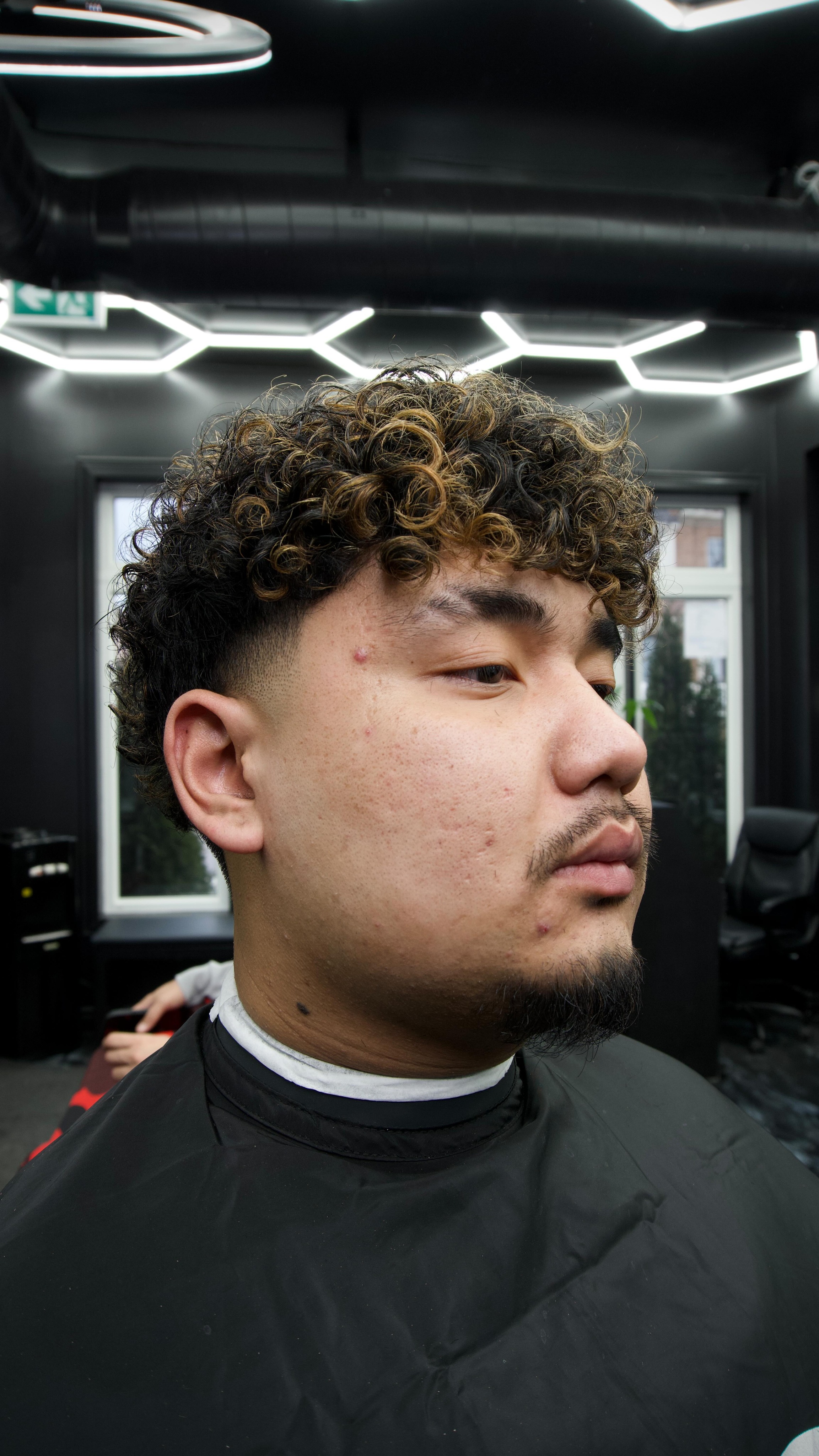 Your curls deserve better… tap in💈
💈First Class Hair Studio | Brampton, ON📍
*** Walk-ins welcome anytime ***
#Bramptonbarber #taperfade #OntarioBarber #gentlemenhaircut #curlytop