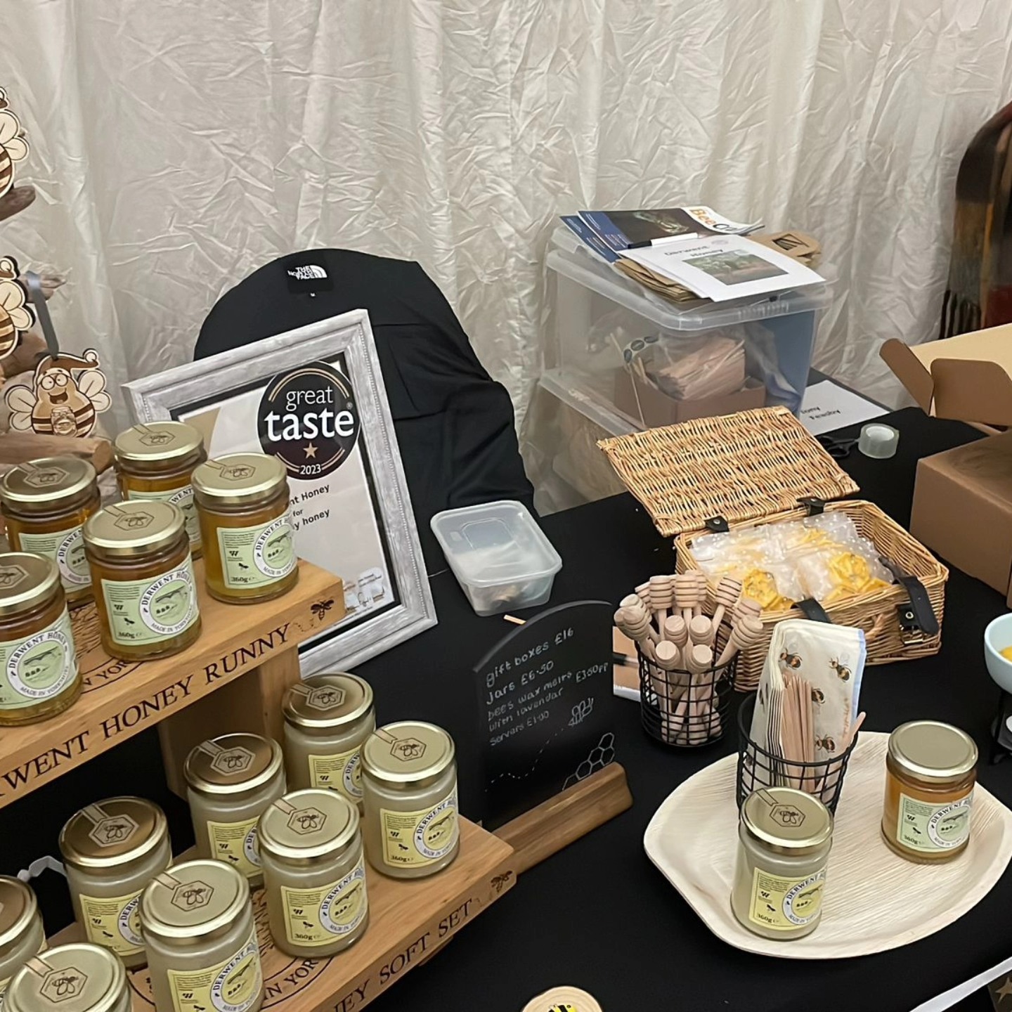 Poppleton Centre Christmas Market NOW until 9pm tonight.
Christmas is here people.!!!🐝🐝
#derwenthoney #bees #poppletonchristmasmarket #yorksmallbusiness #honey #christmasinyork #poppleton