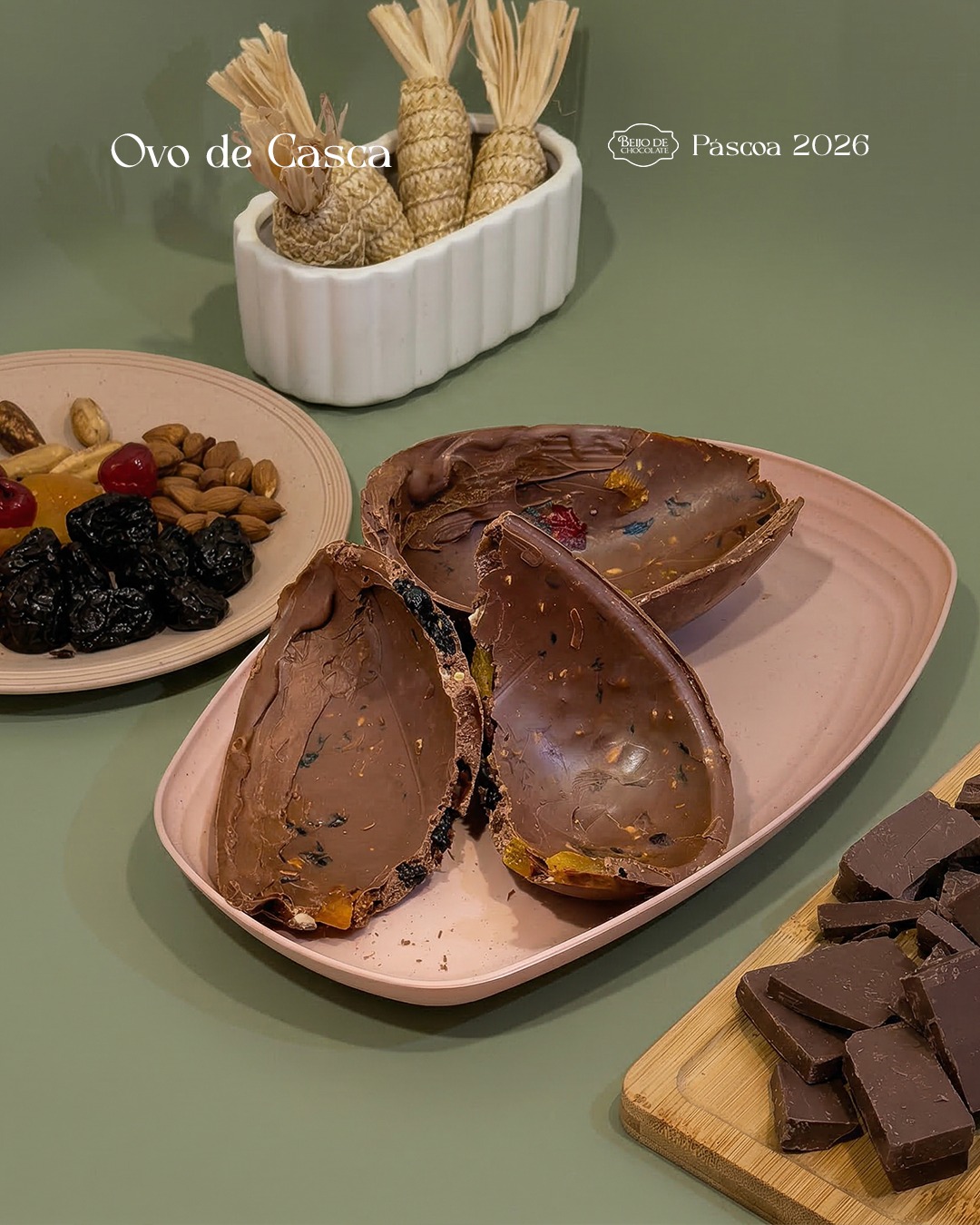 Ovo de Páscoa Blend com Mix de Castanhas.
Uma explosão de sabores e texturas: casca de chocolate blend misturada com um mix especial de castanhas. Leva nozes, castanha de caju, amêndoas, castanha-do-pará, além de frutas que complementam perfeitamente como uva passa, cereja e ameixa. Um ovo sofisticado, equilibrado e cheio de personalidade.
Disponível nos tamanhos:
• 500g
• 350g
• 250g
Produção artesanal da Beijo de Chocolate.
Pedidos somente sob encomenda.
Faça sua encomenda pelo WhatsApp!