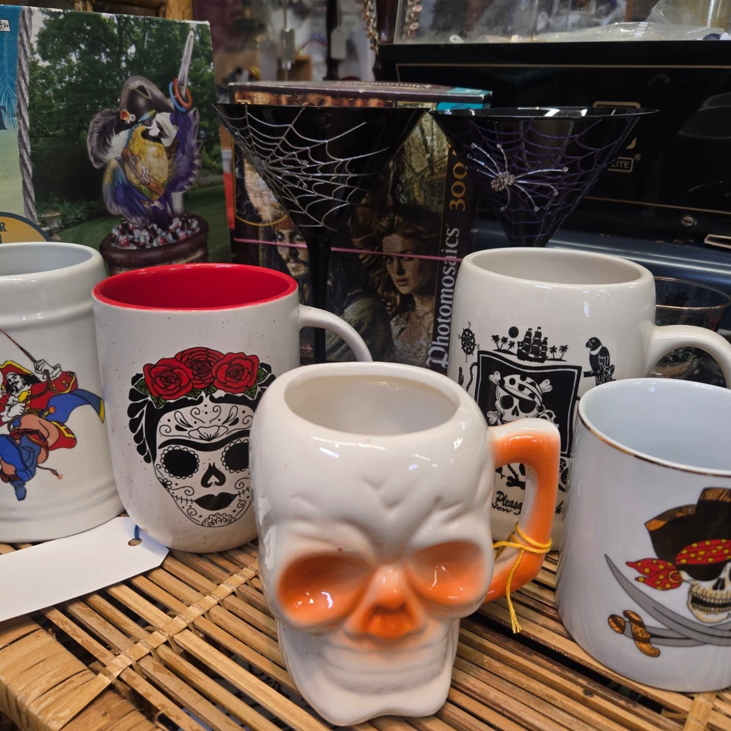 Ghoulie goodies for your retro tiki Halloween soirée or séance... @deadheadrum @captainmorgan_official @margaritaville @stevechanks @bostonwarehouse @jekyllandhydeclub