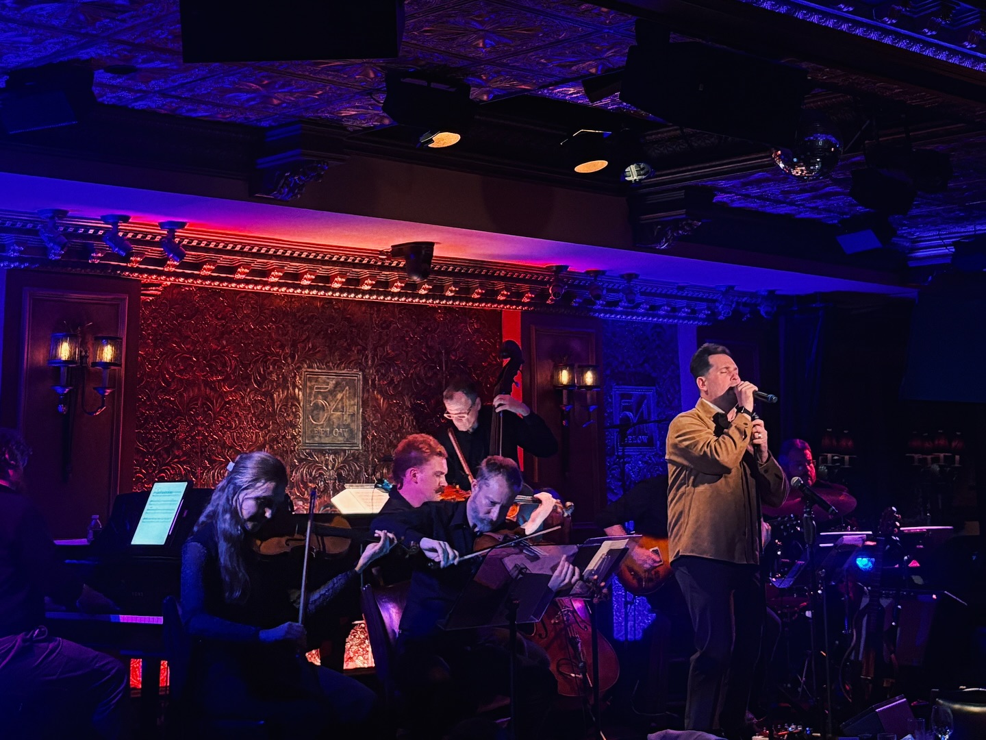 NEW YORK CITY! What a great evening spent with you at @54below — To my musicians, I truly love sharing the stage with all of you. You are all so crazy talented and I’m lucky to have you. To our special guest @aneesafolds your beautiful singing brought down the house! I’m so grateful to call you my friend. I hope this is the first of many times we share a stage together. Huge thanks to the staff at 54 Below for a great evening. And to all of you who came to see us and made it an unforgettable night, we will be back!
📸 @tarapinnella ❤️