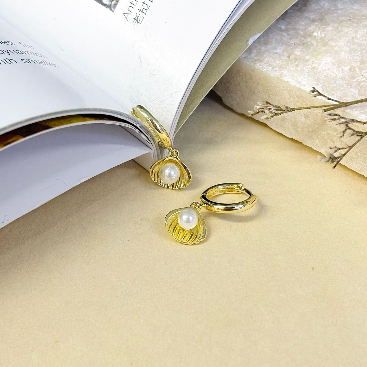 925 silver hoop shell earrings with pearl and gold plating — cute, elegant, perfect for beach days.✨🐚