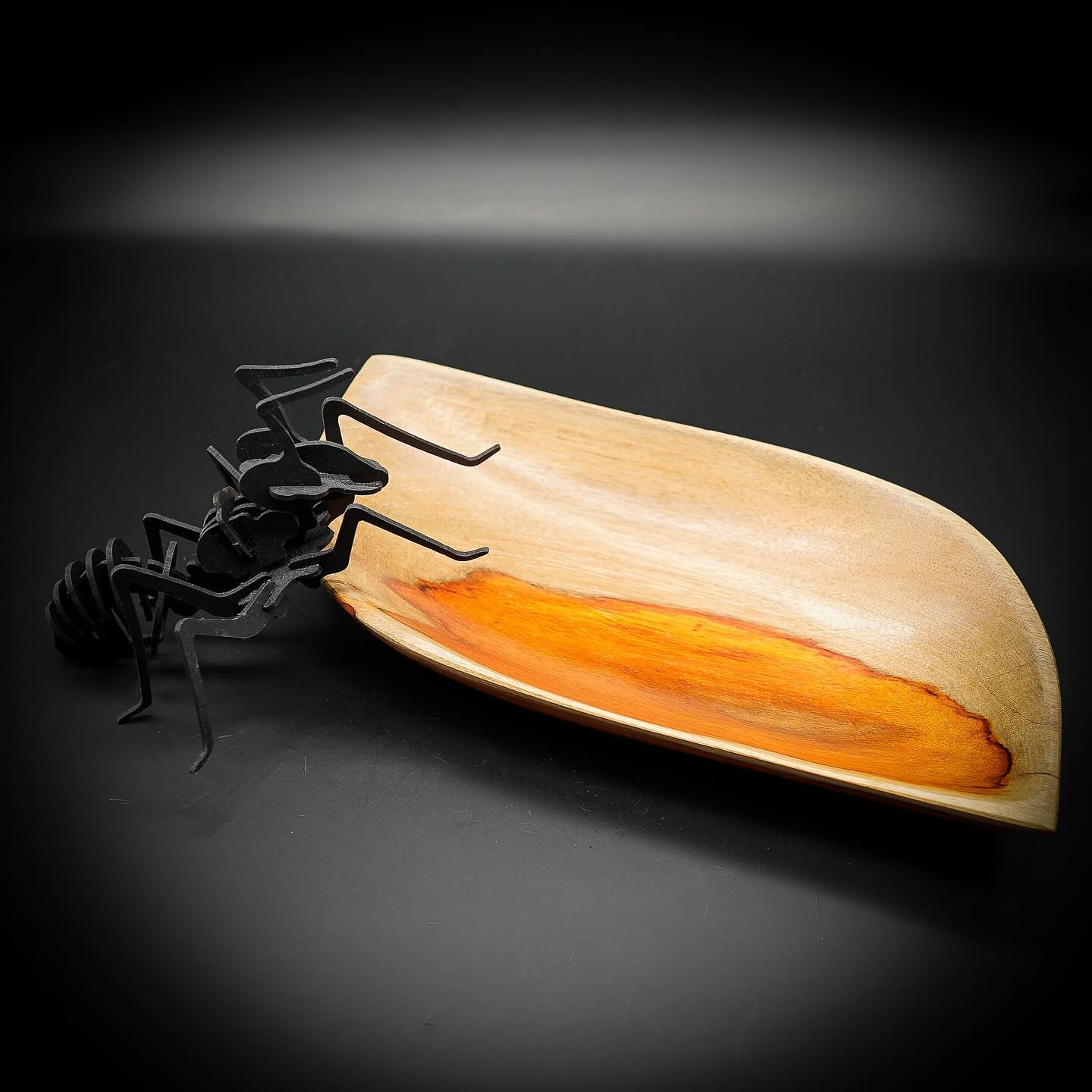 ✨ Si vous êtes à la recherche de pièces uniques pour sublimer votre table, ne cherchez plus ! Nos plats en bois précieux sont l'incarnation parfaite de l'artisanat Guyanais. Chaque pièce est soigneusement travaillée à la main par nos artisans locaux.
.
.
Venez découvrir le reste de la gamme sur le site www.labelguyaneshop.com
.
.
#guyane #guyanefrancaise #bois #tendance
#produitsartisanaux #artisanat #drapeauguyane #entrepriselocale #yana #cadeau #cayenne #labelguyane #kourou #labelguyane #labelguyaneshop