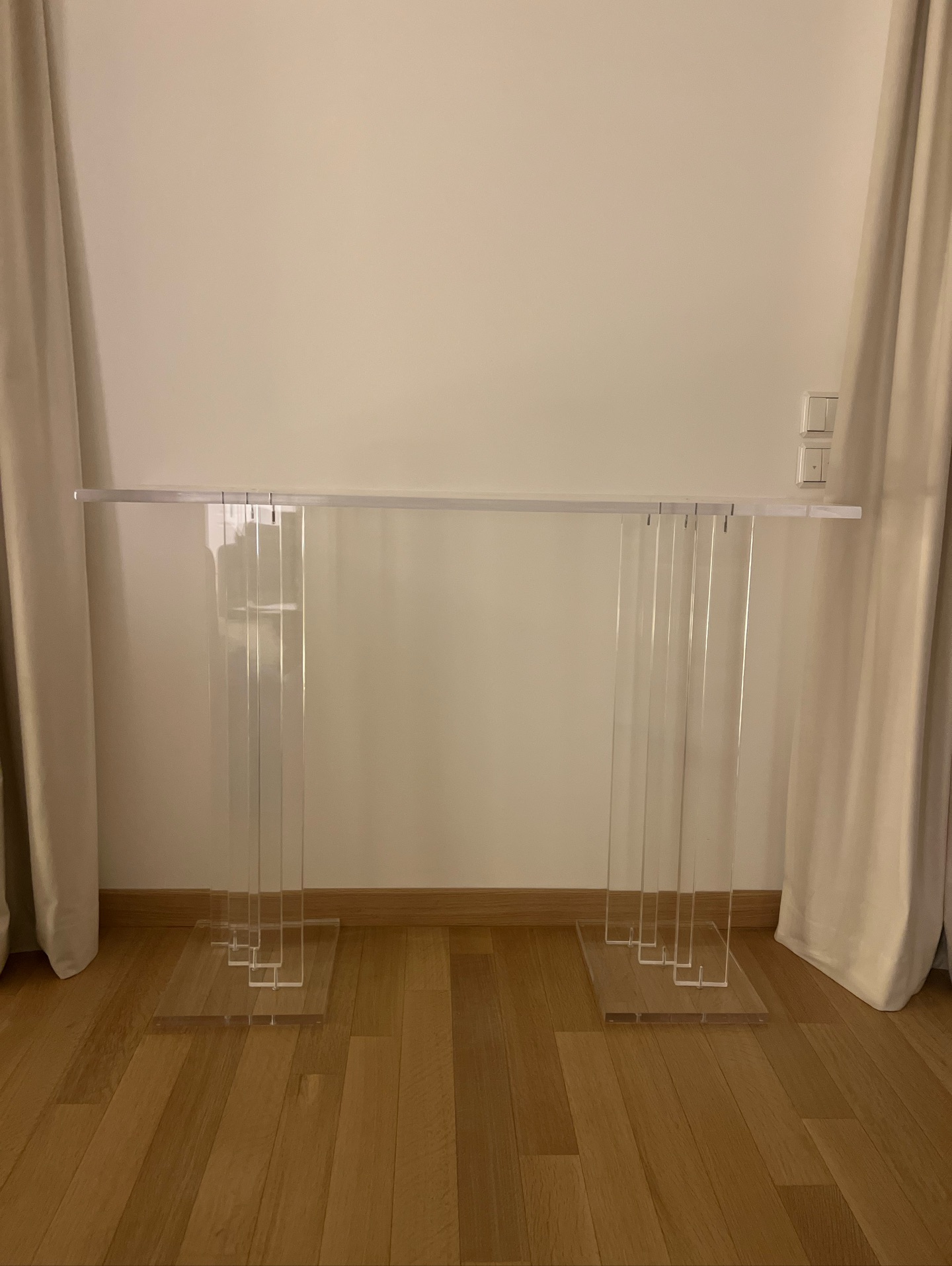 - L’Excellence du Haut de Gamme -
cette création pour un projet résidentiel à Monaco incarne l’exigence de notre savoir-faire artisanal français
Travailler le PMMA de haute qualité demande une précision millimétrique et une patience infinie pour obtenir une clarté optique parfaite et un polissage finition miroir
Qu’en pensez vous ? 🤗