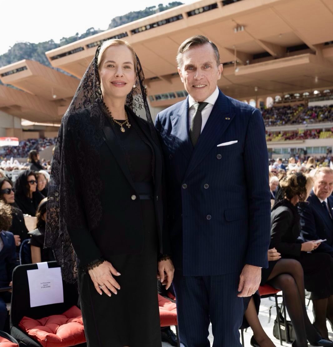 Une journée de grâce et de recueillement en Principauté de Monaco.
Nous avons eu l’honneur d’assister à la messe célébrée par le Saint-Père, Pape Léon XIV, moment d’une grande intensité spirituelle, empreint de foi, d’unité et d’espérance.
Dans un monde en quête de repères, ces instants rappellent l’importance des valeurs qui nous rassemblent et nous élèvent.
Que cette bénédiction rayonne bien au-delà de cette journée. ✨🙏
photo1 ©️ David NIVIERE All Rights Reserved
*****************************************
#charlesphilippedorleans #princecharlesphilippedorleans #princessenaomidorleans #naomidorleans #popeleoxiv