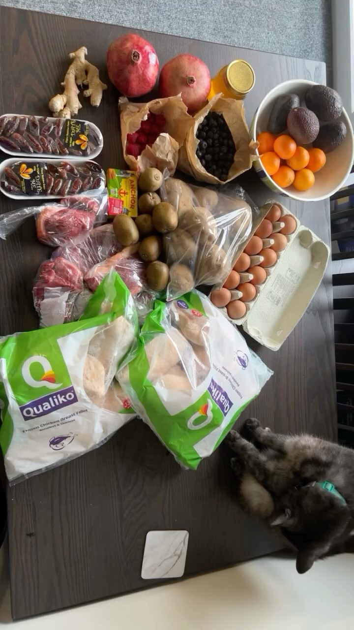 Gym videos are getting more complicated recently, take it back to its raw foundations and it’s easier than what you see online, also petting the cat actually does lower cortisol #boron #refinesupplements #testosterone #nmn