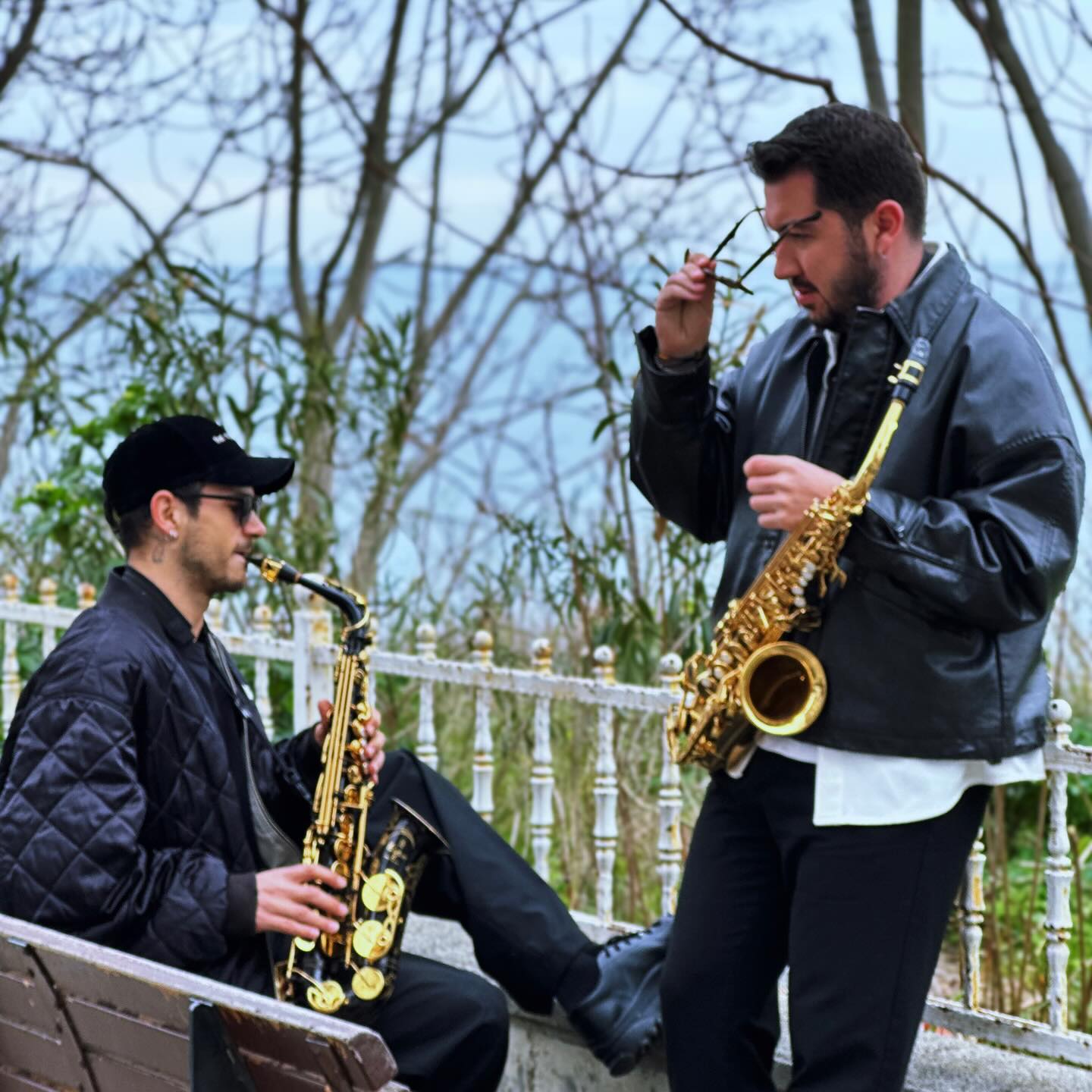 Başlıyoruz 🚀 “Saksafonun olmasa bile…”
Gün içinde bir soru soracağız,
cevabı birlikte çalacağız. 🎷