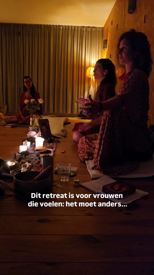 :》》Want jij voelt: het moet anders en ik ben degene die daar voor gaat zorgen.
Dit vrouwen retreat is niet een "gewoon" retreat. Het is een deep dive.
Een Rite of Passage.
Je komt niet naar ons retreat enkel en alleen omdat je wilt ontspannen. Je komt omdat je behoefte ervaart dat er iets mag veranderen.
Je wilt iets bijzonders ervaren, een reis naar het onbekende en toch bekende.
Je wilt de versie van jezelf ontmoeten die nu nog in de schaduw leeft. Je wil haar in het licht zetten.
Jij bent een vrouw die voelt dat je onderdeel bent van iets groters, maar misschien nog niet helemaal precies weet hoe.
De energie in de wereld verschuift, er is zoveel gaande, juist nu worden we massaal gevraagd om niet langer klein of stil te blijven.
De wereld heeft dappere, krachtige, lieve en compassievolle vrouwen nodig die doen wat ze hier te doen hebben.
Het INNER WITCH RETREAT is de plek voor jou, wanneer jij er klaar voor bent om haar in jezelf te ontmoeten.
Wanneer je bereidt bent om diep helingwerk te doen.
In een sisterhood en een sacred veld, samen met gelijkgestemde vrouwen.
Ik ben Yolentha Ram, founder van Vrouw van de Aarde en het is onderdeel van mijn reis om vrouwen te helpen herinneren wie ze in essentie zijn.
Ruim 6+ jaar ervaring in het begeleiden van vrouwen, middels 1:1 coaching, ceremonies, cirkels en retreats.
Omdat ik het voor jou en alle vrouwen wens, dat we ons weer veilig gaan voelen in ons lichaam om te zijn wie we zijn, als vrouw. Als onderdeel van deze aarde.
Reageer met een '🔥' als je hierop aangaat en zie dat je niet alleen bent.
Ps. Het retreat is van 6-10 mei en er zijn nog plekken. Sluit je aan in deze unieke cirkel? Comment 'retreat' voor meer info.