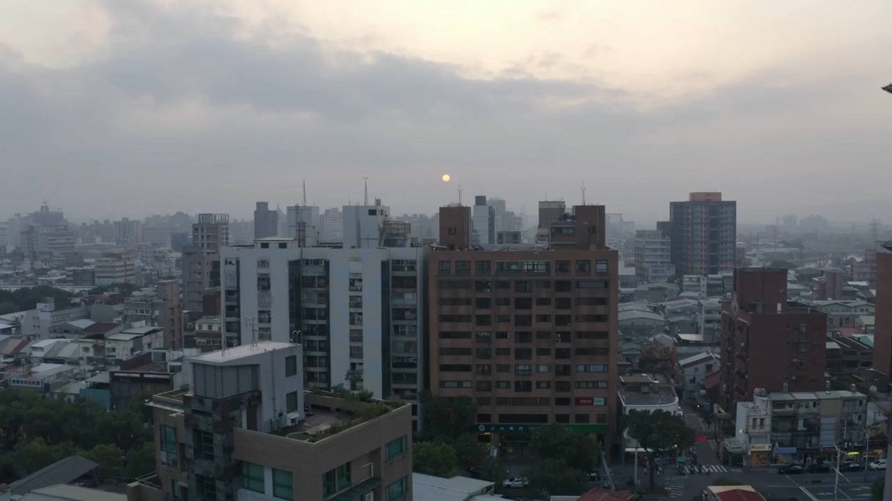 La normativa en Colombia para motores diésel ha evolucionado… y con ella, la tecnología de los motores
Sistemas como AdBlue, sensores NOx y filtros DPF requieren conocimiento técnico y respaldo confiable.
En Universal de Partes encuentras todo en un solo lugar: asesoría, diagnóstico y repuestos para mantener tu operación eficiente y sin contratiempos.
📩 Escríbenos y descubre cómo podemos ayudarte.