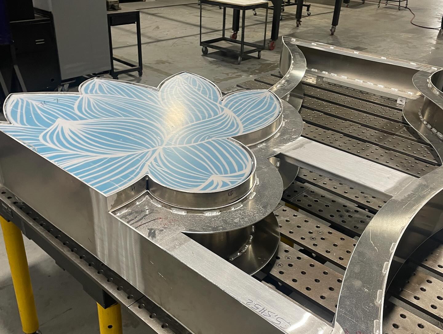 Layout - Fabrication - Installation
#fabrication #welding #metalfabrication #oakland #dekafabrication #3form #publicart