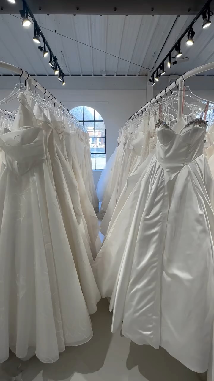 SAMPLE SALE STARTS TODAY 🤍
Shop 200+ gowns, all priced at $800, with sizes ranging from 8-24.
📍 1221 Thomas Ave, Charlotte, NC
🗓 March 23-27
#charlottebride #2026bride #bridetobe #plazamidwoodclt #samplesale
