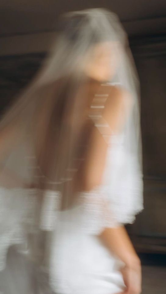 For those dramatic photos that make you feel like a princess on the day 🤍She's elevated, mod classic, fits into any setting and ready for a good time. Weren't you just thinking you needed a strapless moment 🤭
.
#jacksullivanbridal #designingtheday #viral #fyp #reelsgrowth