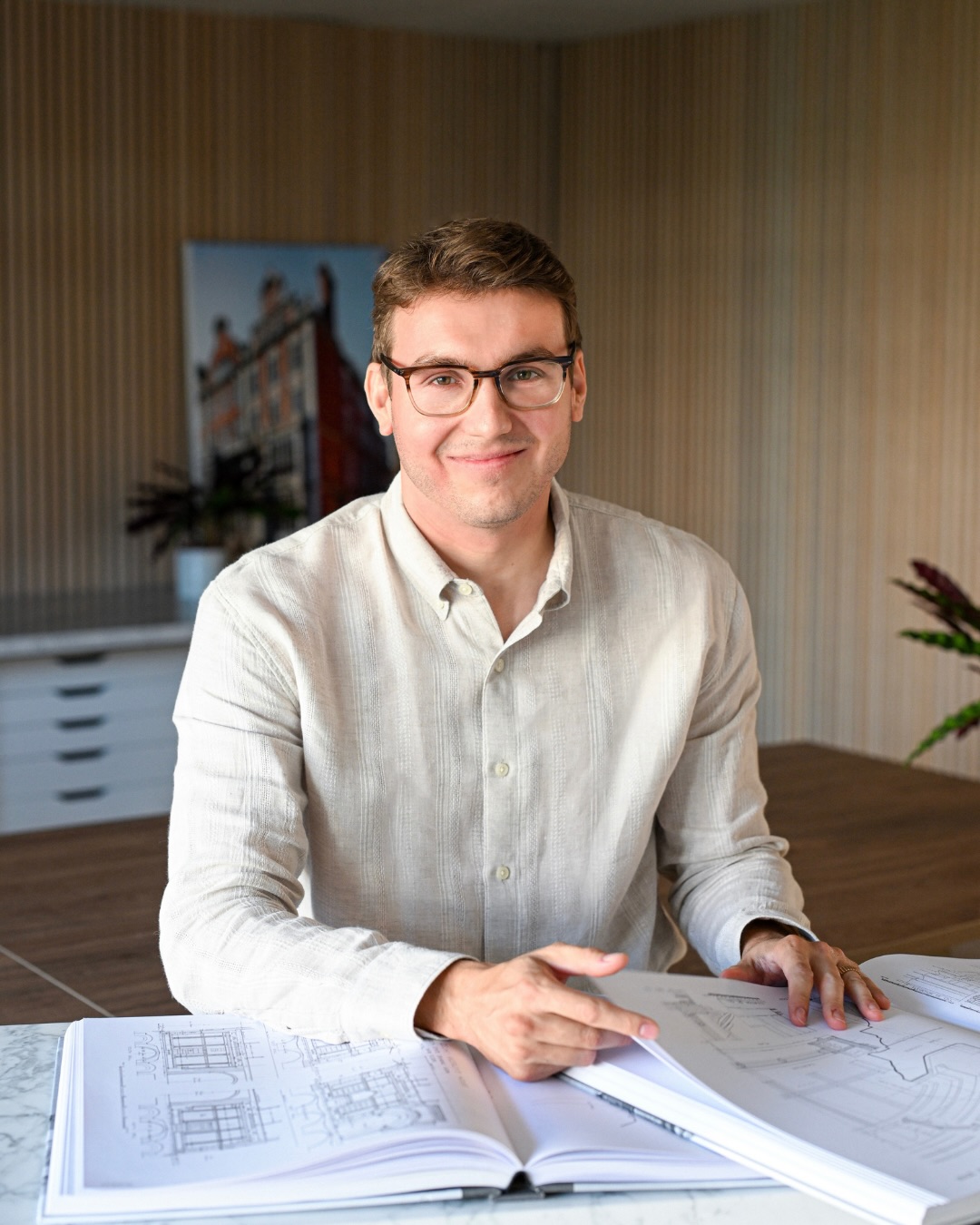 We sat down with George Puscasu, Architect here at BLDA Architects, to discuss the architectural details that draw his focus, take a closer look at the Marylebone project he’s currently developing and how London’s built fabric continues to inform his thinking. Swipe to read our Q&A with George.
Image 3 & 8 by @richardgoodingphotography