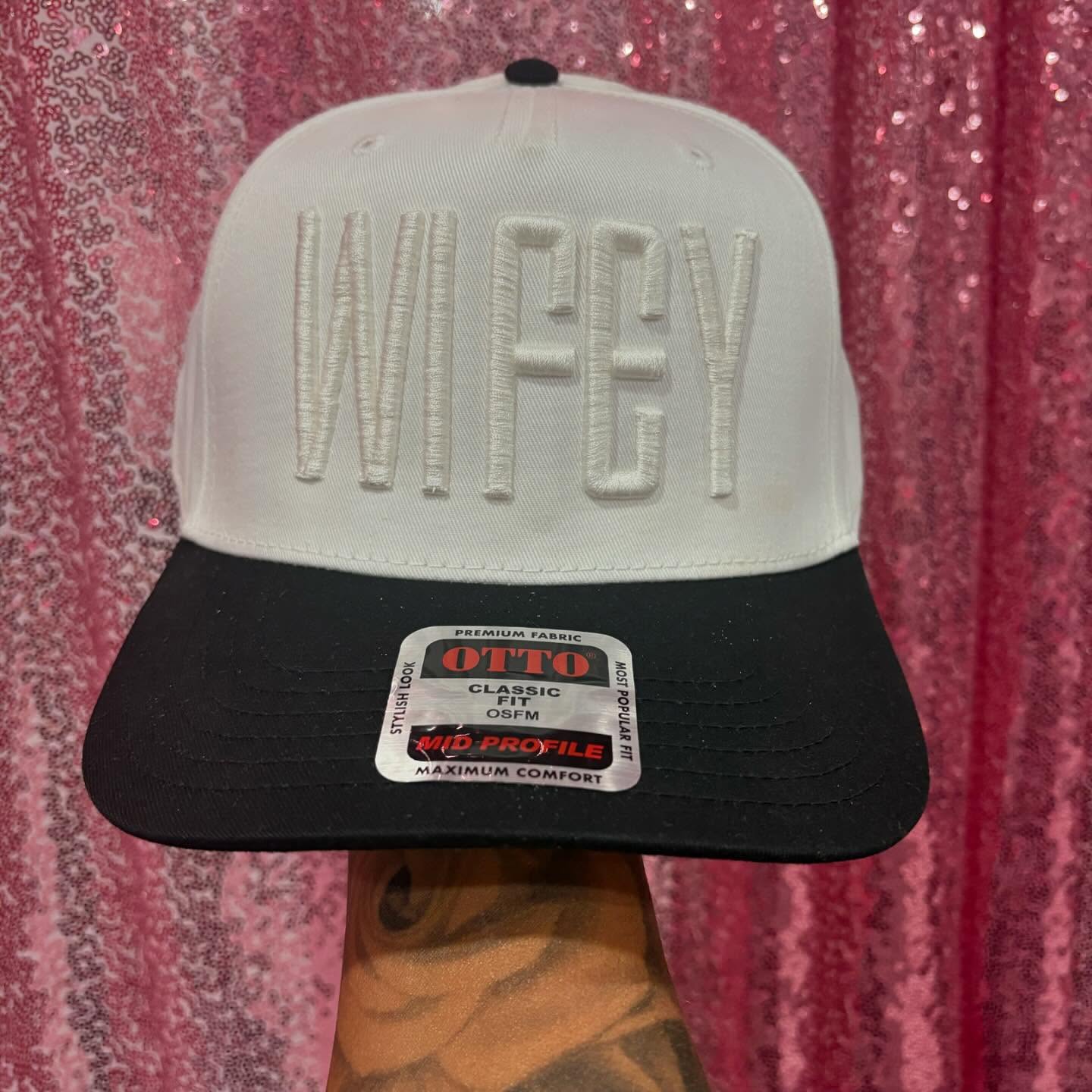 EMBROIDERED CAP GALORE🤌🏼 just dropped on our site!!! Need a custom? It’s no extra charge!!