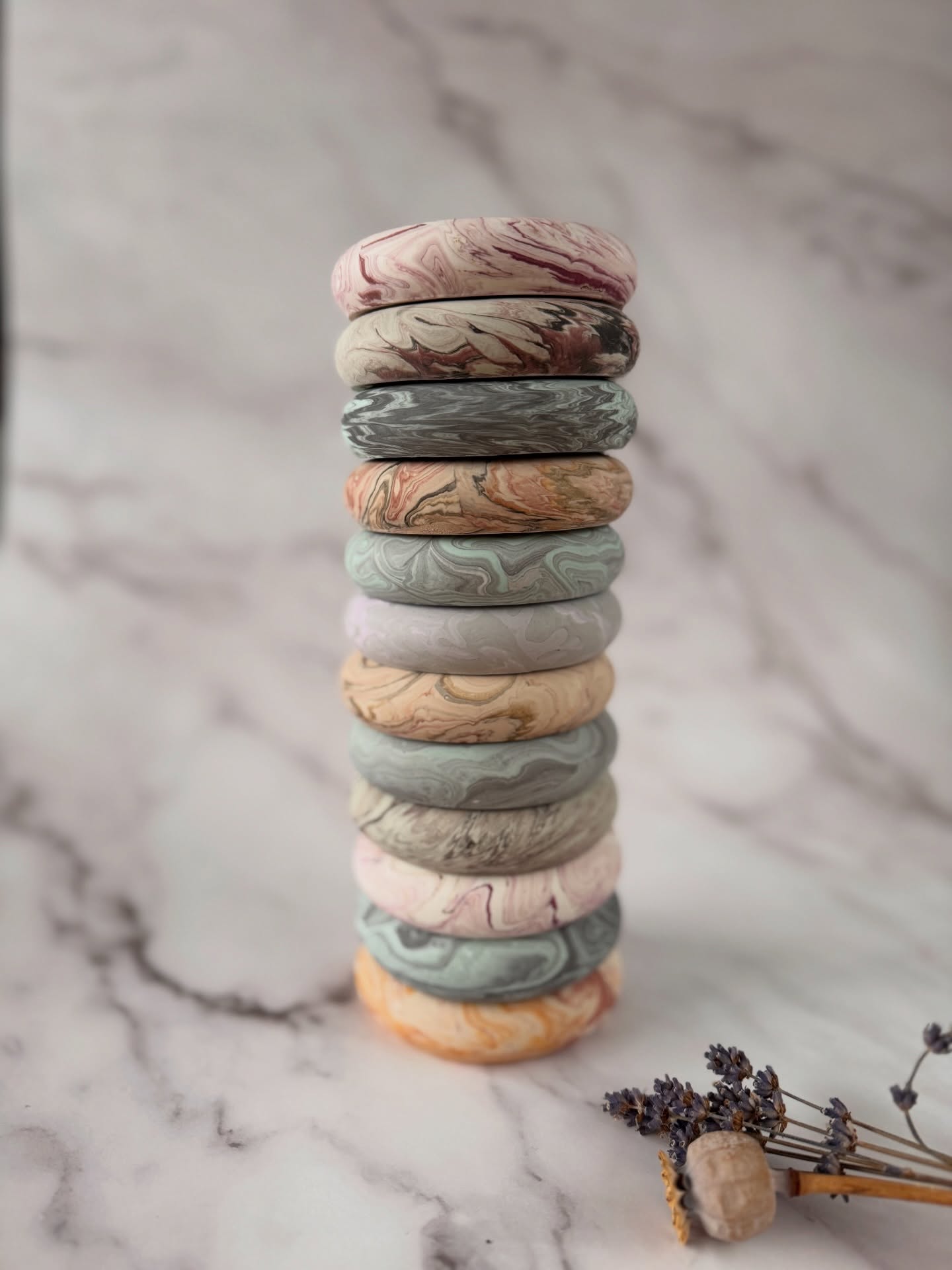 Marble on marble, new candle holders 😁
.
.
.
.
#humanmade #crafts #diy #handmadehomedecor