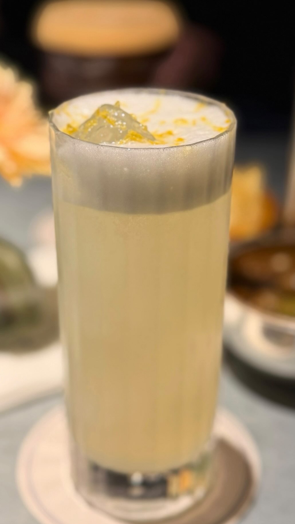 Élégance en verre 🍋✨
Un Gin Sour revisité, à la fois doux et vibrant…
Une mousse délicate, une fraîcheur citronnée, cette petite touche qui fait toute la différence.
Un cocktail qui ne se boit pas seulement… il se vit au kabestan 🤍
Venez déguster cette merveille dès début mai 🍸✨
Abonne-toi pour ne rien rater🍹
#cocktailtime #ginsour #restauranttoulouse #cocktaillovers #drinkinstyle
